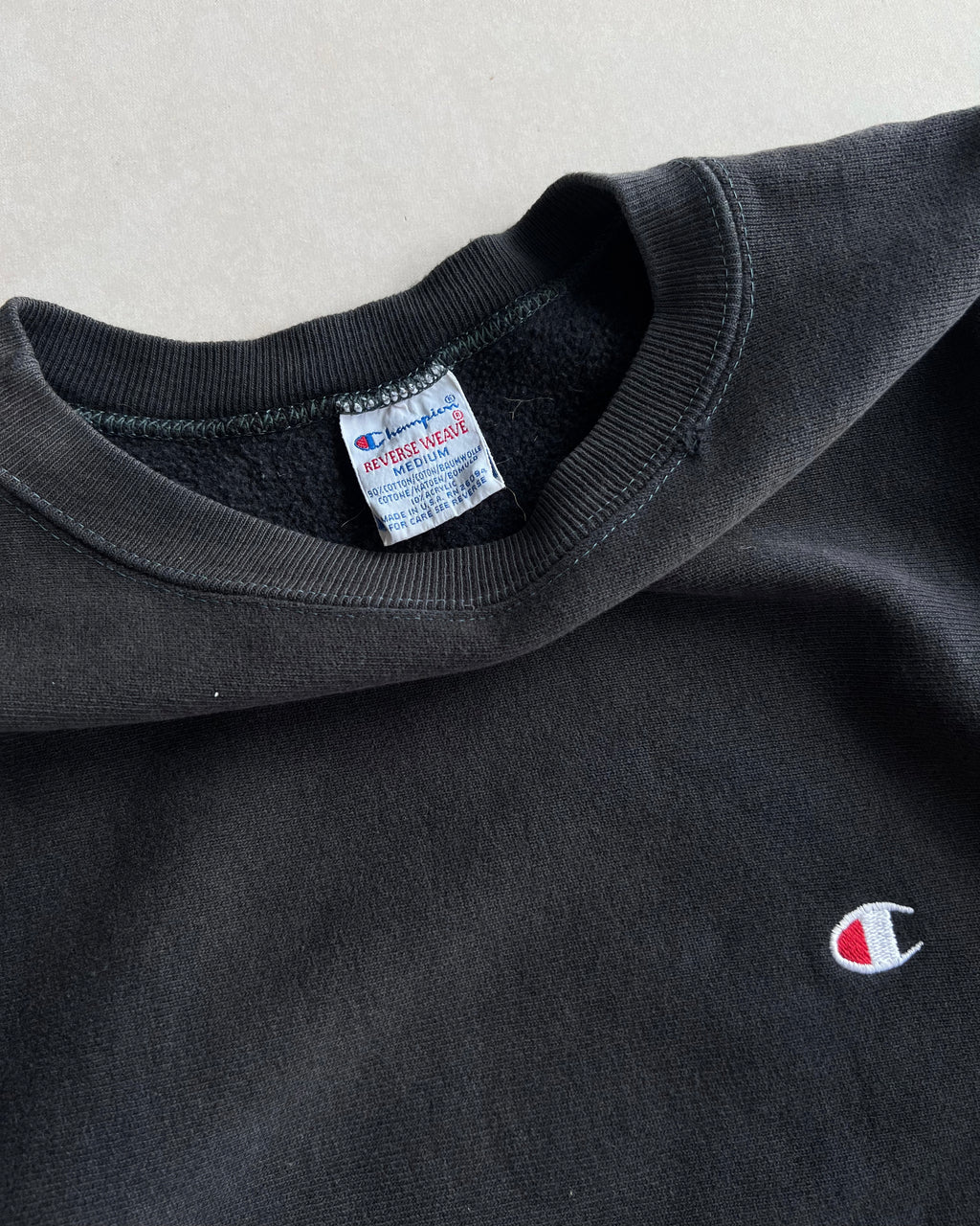 1990S FADED BLACK CHAMPION REVERSE WEAVE LOGO SWEATSHIRT (M)