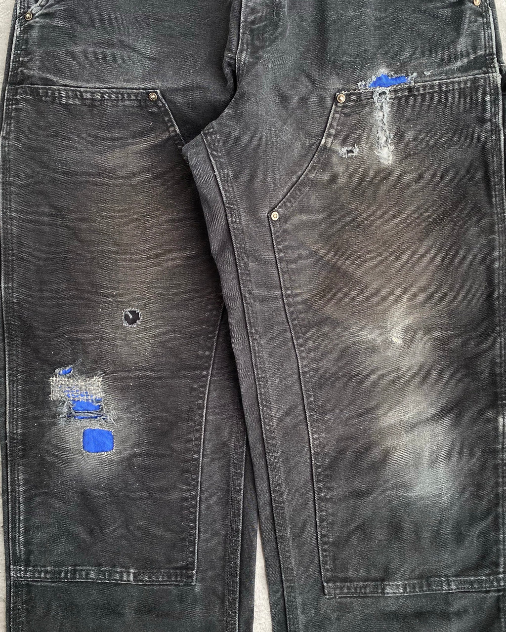 1990S FADED BLACK CARHARTT REPAIRED DOUBLE KNEE PANTS (32X30)