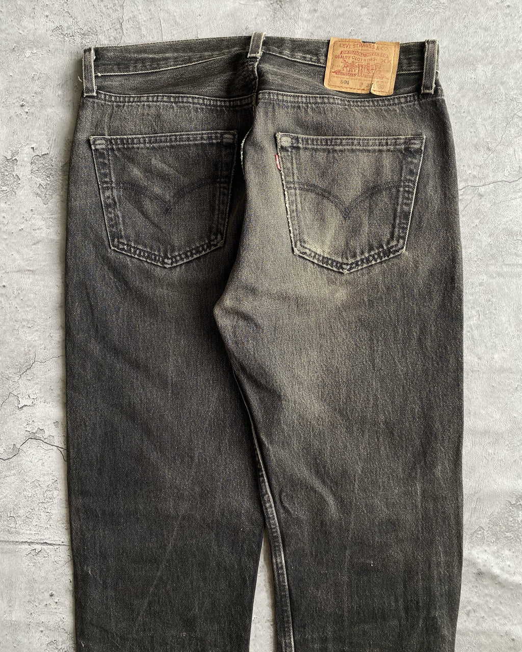 1990S FADED BLACK LEVI'S 501 JEANS (33X30)