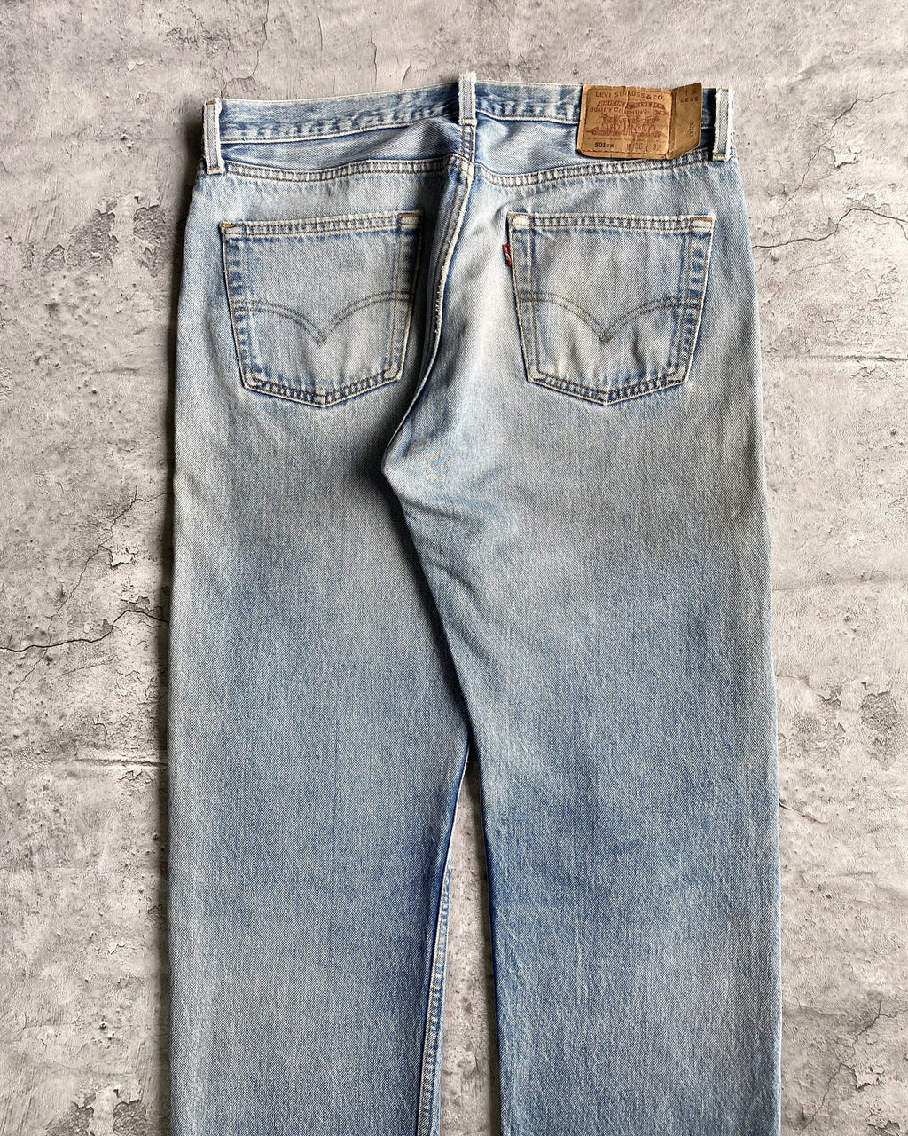 1990S FADED WASH LEVI'S 501 REPAIRED JEANS (36X32)