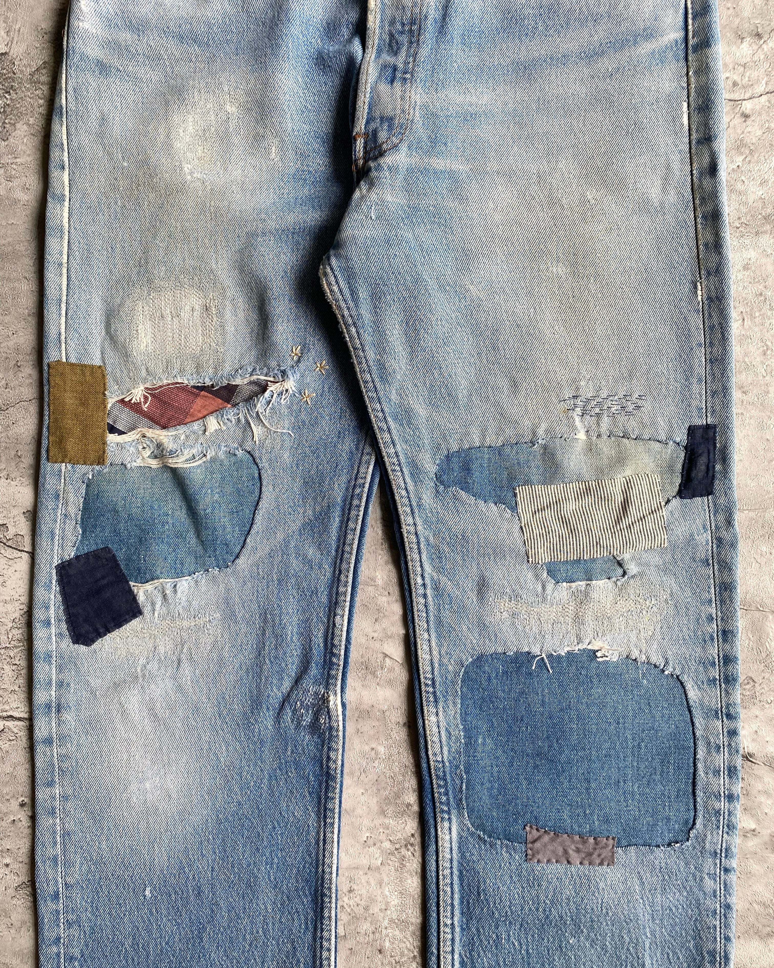 1980S FADED WASHED LEVI'S 501 PATCHED JEANS (33x38)