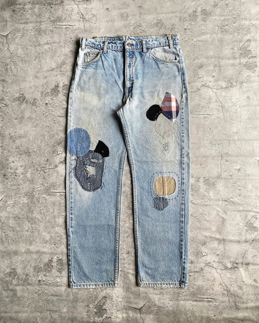 1990S LIGHT WASH LEVI'S 505 PATCHED JEANS (34X30)