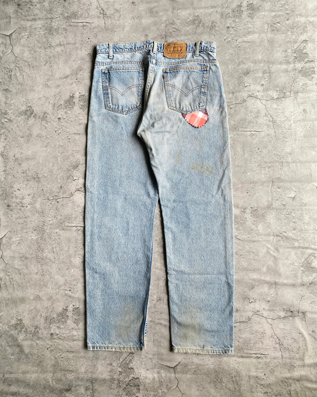 1990S LIGHT WASH LEVI'S 505 PATCHED JEANS (34X30)