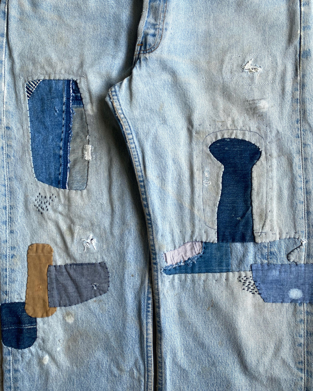 1990S FADED WASHED LEVI'S 501 PATCHED JEANS (34X34)