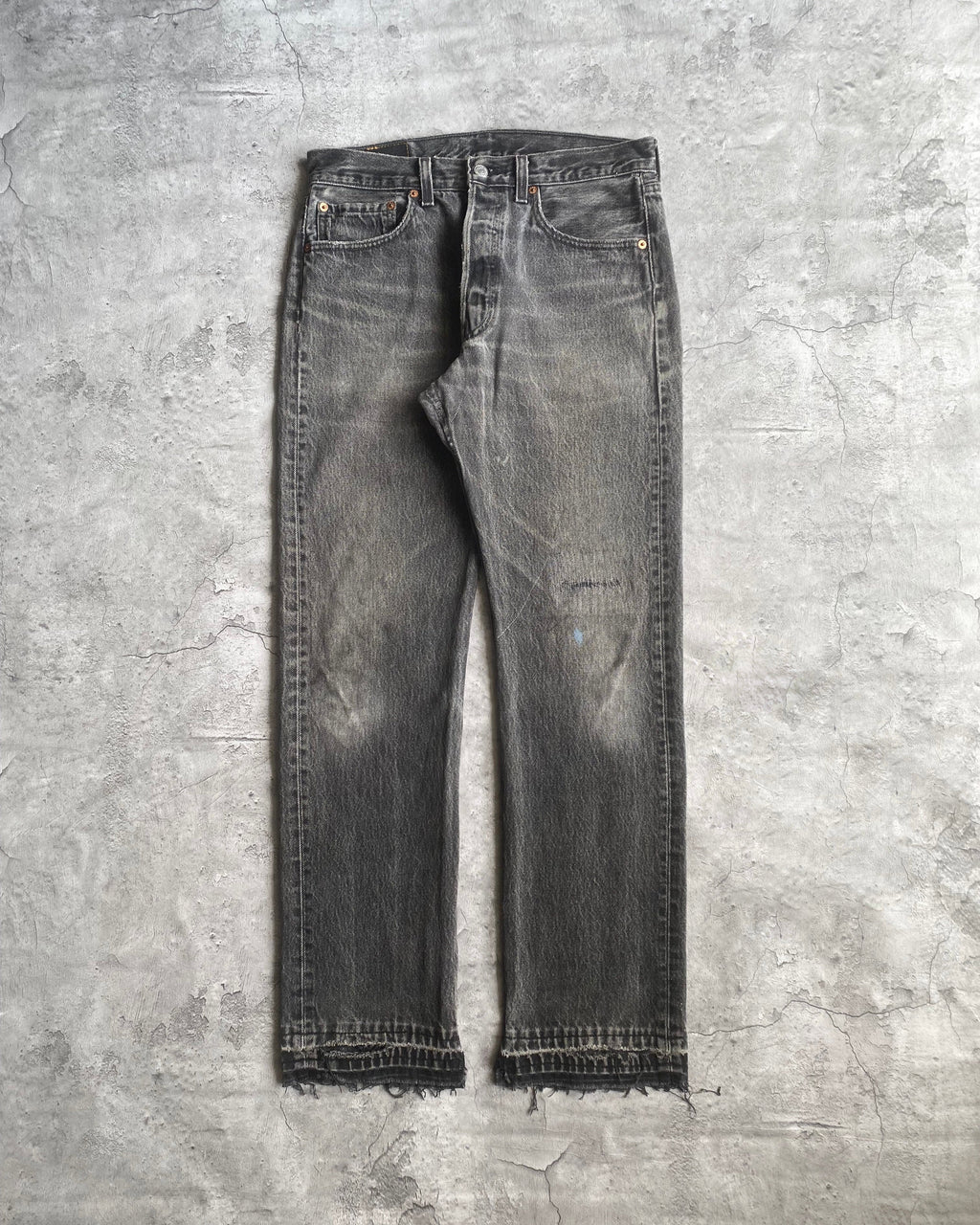 1990S REPAIRED BLACK LEVI'S 501 RELEASED HEM JEANS (31X32)