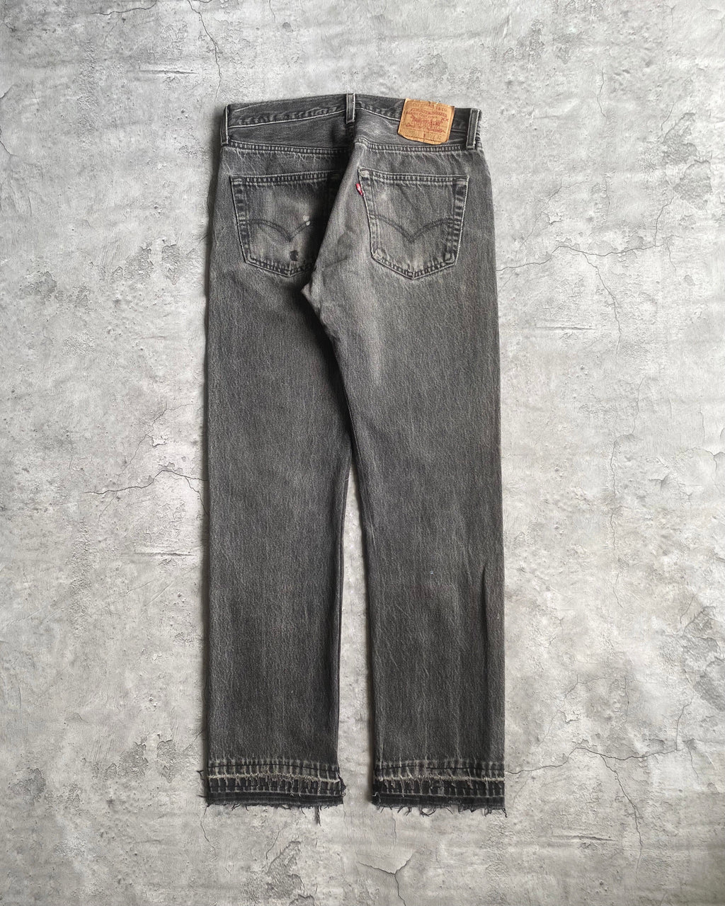 1990S REPAIRED BLACK LEVI'S 501 RELEASED HEM JEANS (31X32)