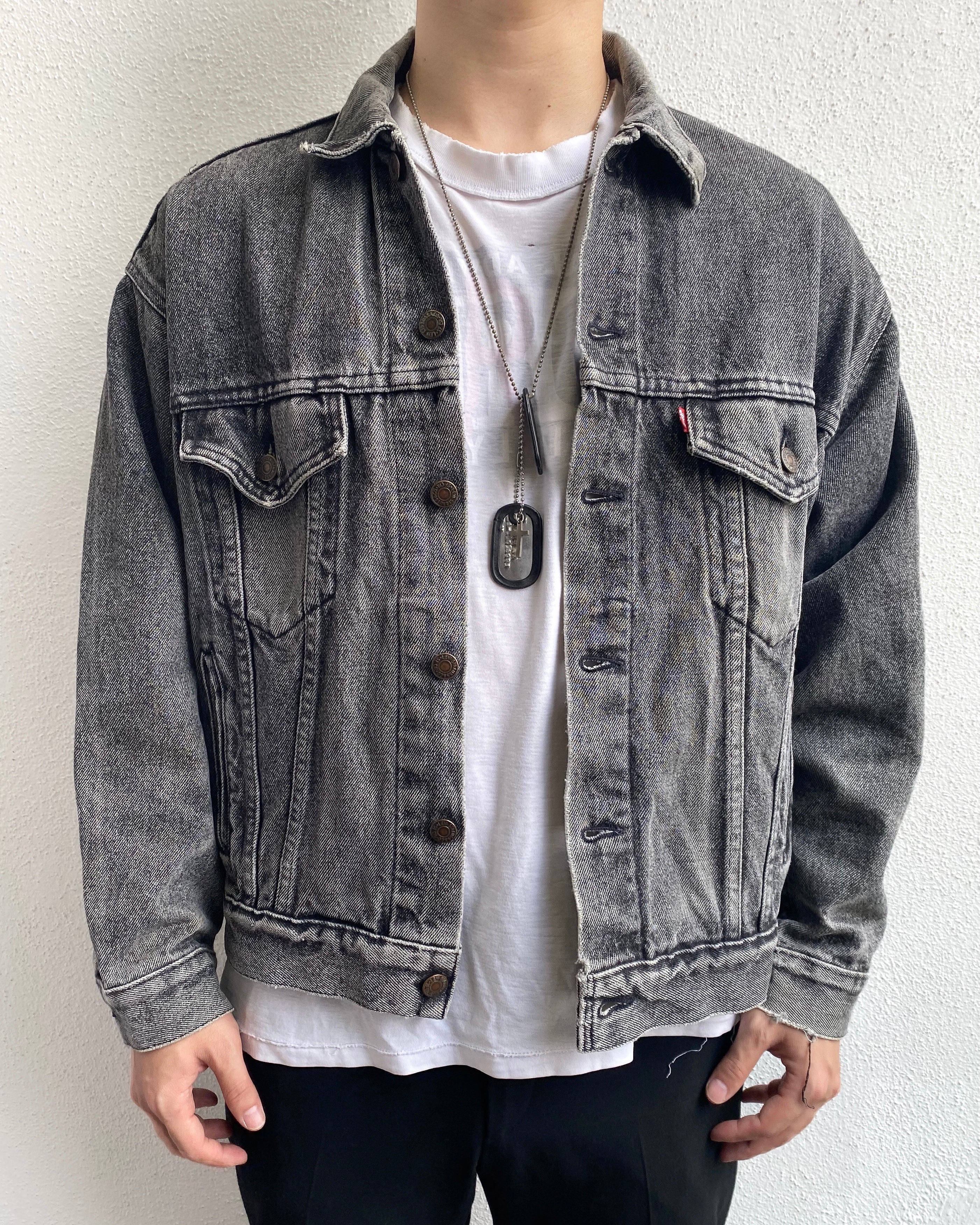 1980S FADED BLACK LEVI'S TYPE III DENIM TRUCKER JACKET (M)
