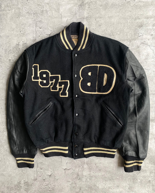 1977 'BACKDROP KING' LEATHER SLEEVES VARSITY JACKET (M/L)