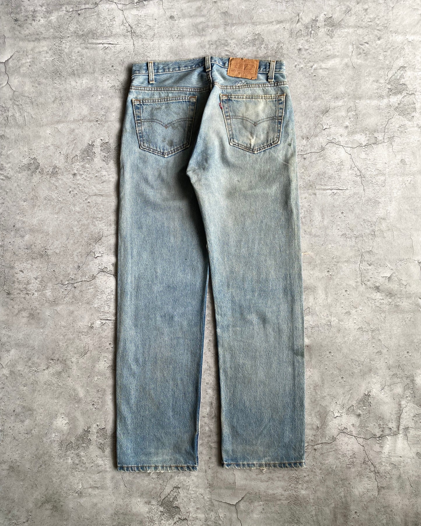 1990S FADED BLUE LEVI'S 501 DISTRESSED JEANS (33X30)