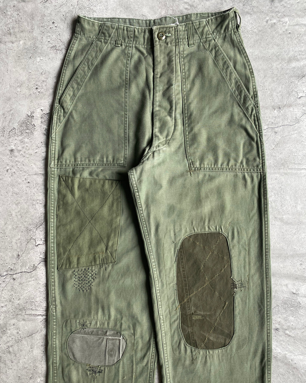 1960S PATCHED OG-107 SATEEN US ARMY TROUSERS (28-32)