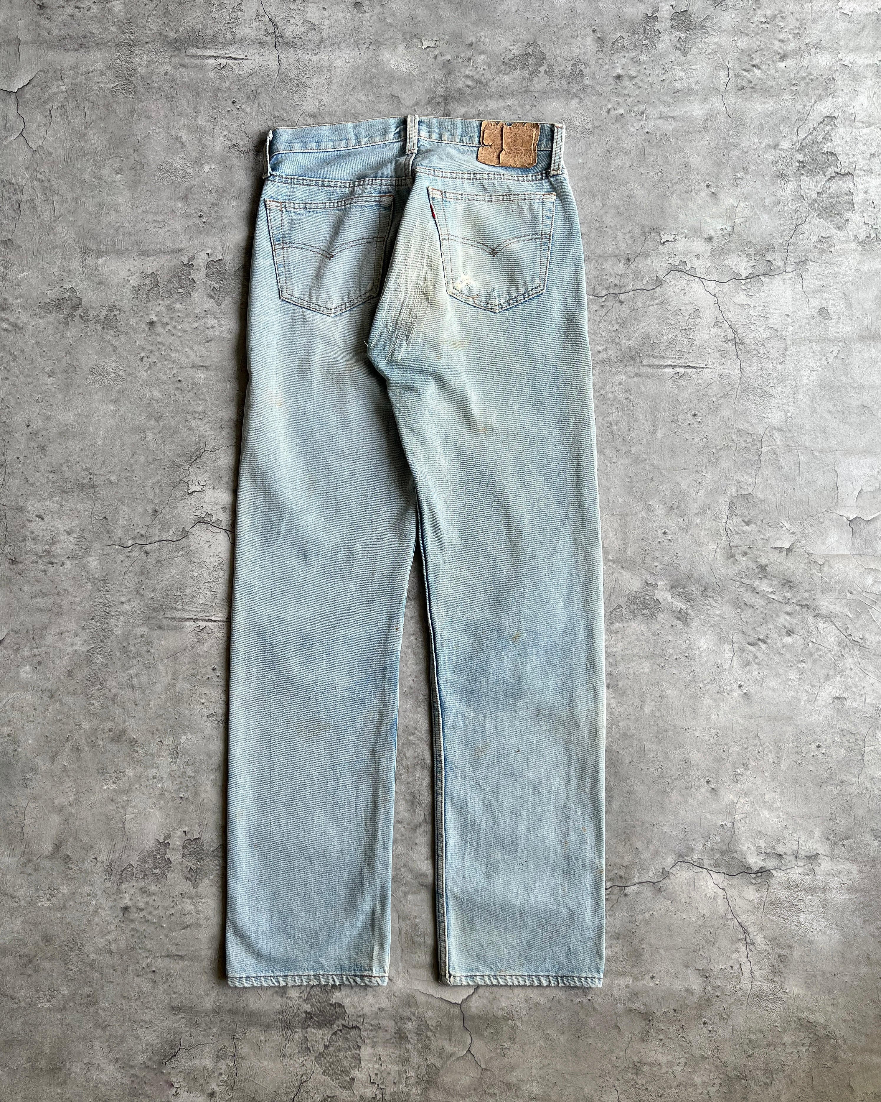 1980S LIGHT WASHED LEVI'S 501 REPAIRED JEANS (30X32)
