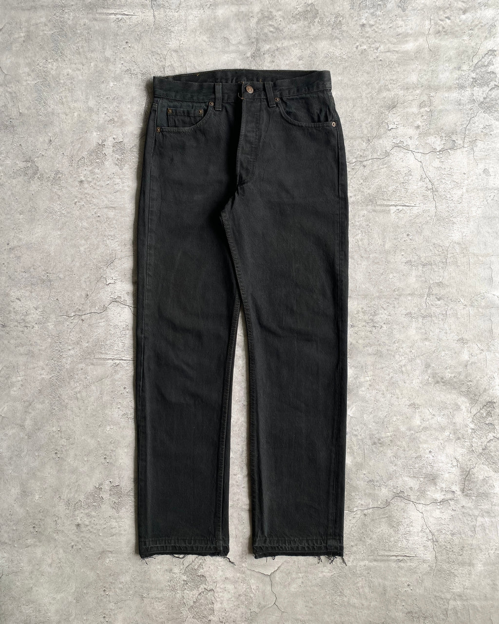 1980S BLACK OVERDYED LEVI'S 501 RELEASED HEM JEANS (30X30)
