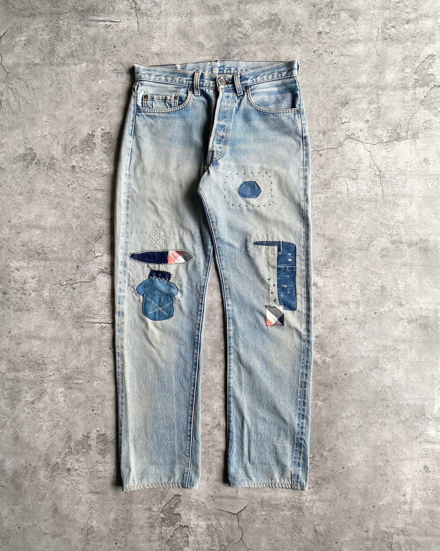 1980S FADED BLUE LEVI'S 501 REDLINE SELVEDGE REPAIRED JEANS (32X31)