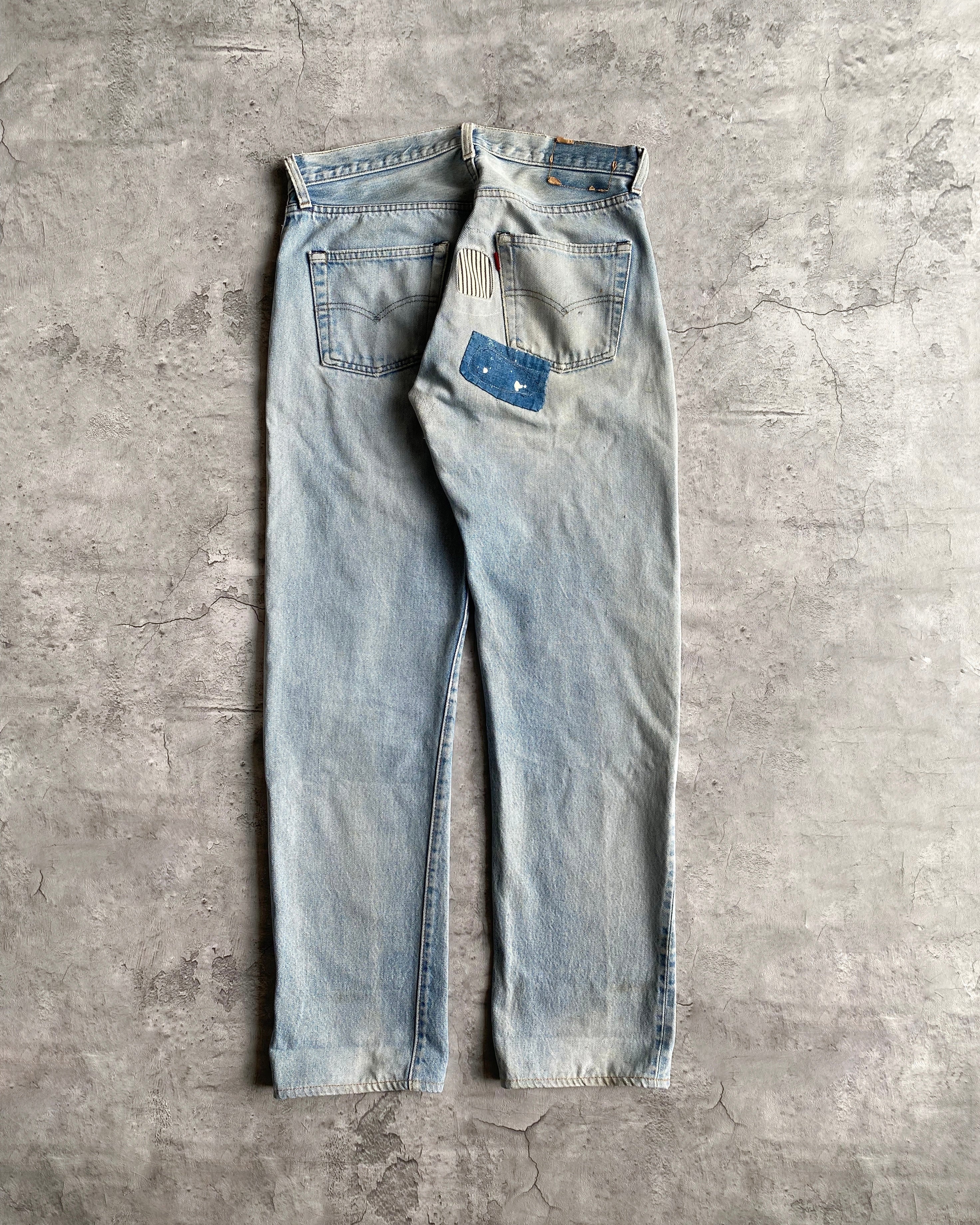 1980S FADED BLUE LEVI'S 501 REDLINE SELVEDGE REPAIRED JEANS (32X31)