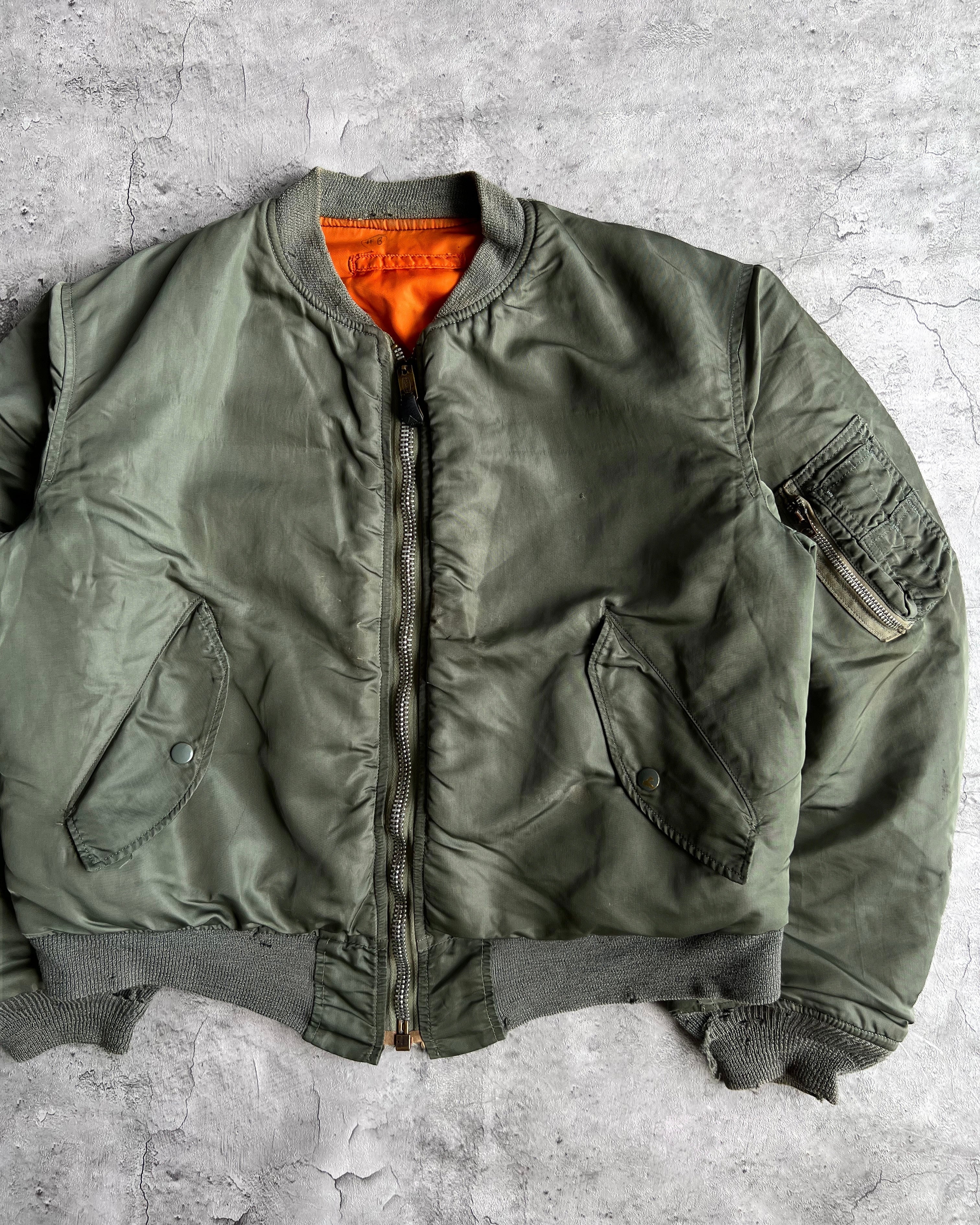 1970S ALPHA INDUSTRUSTRIES US ARMY MA-1 BOMBER JACKET (M/L)