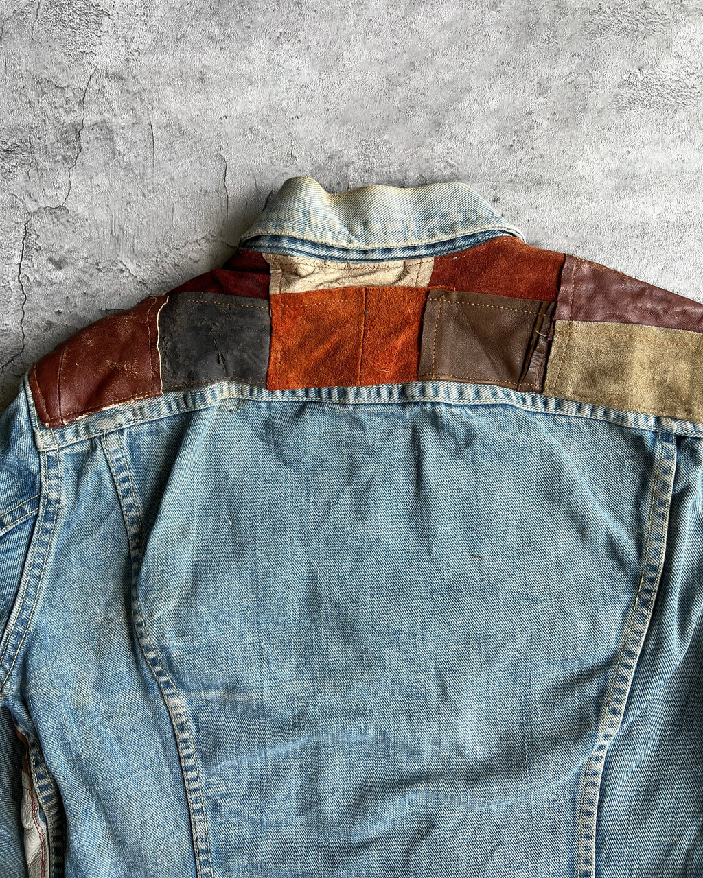 1970S LEATHER PATCHWORK LEE DENIM JACKET (M)