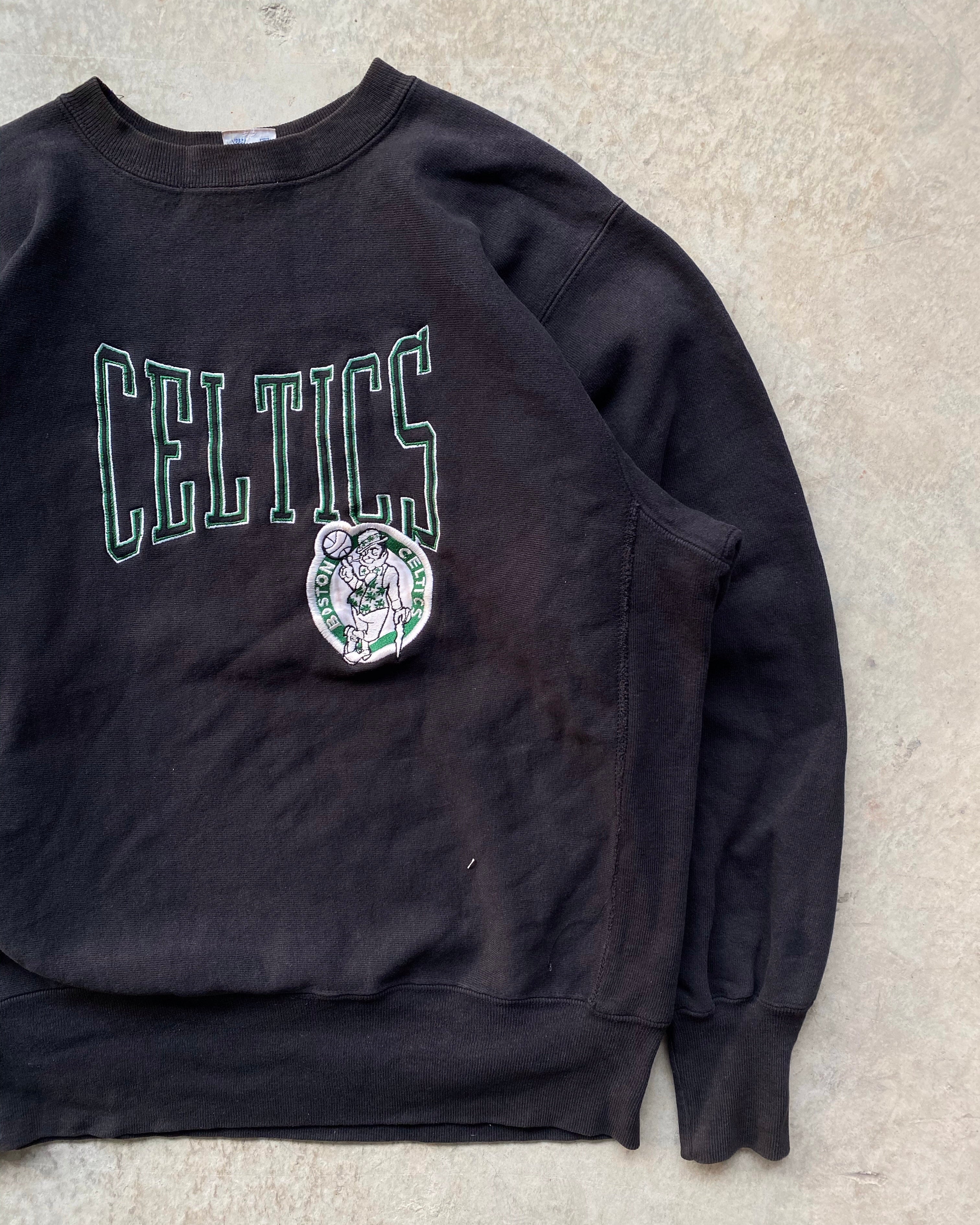 1990S BLACK 'BOSTON CELTICS' CHAMPION REVERSE WEAVE SWEATSHIRT (M-XL)