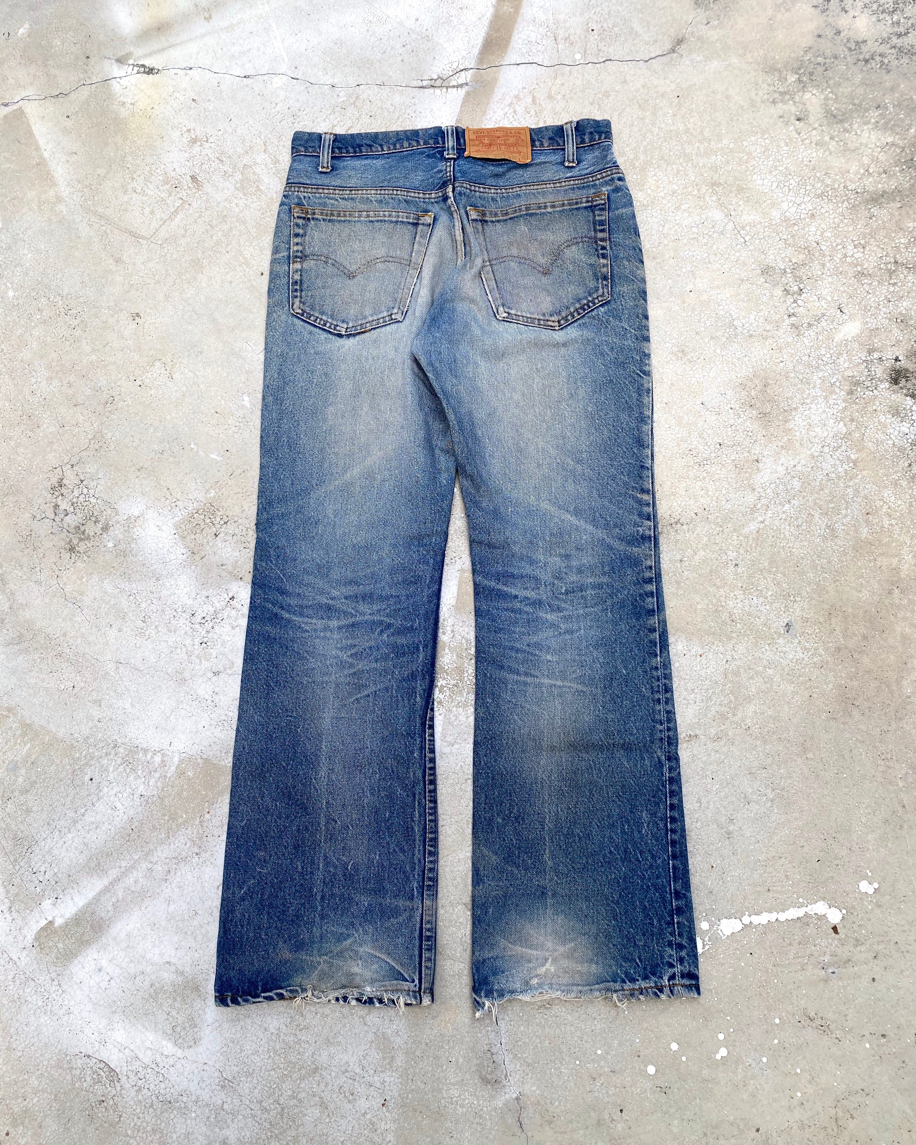 1980S LEVI’S 517 DIRT WASH FLARED JEANS (32X31)