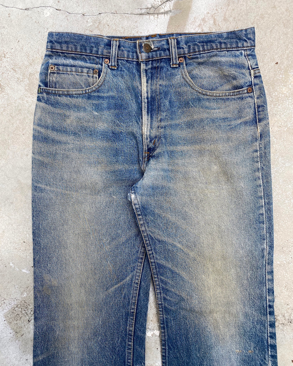 1980S LEVI’S 517 DIRT WASH FLARED JEANS (32X31)