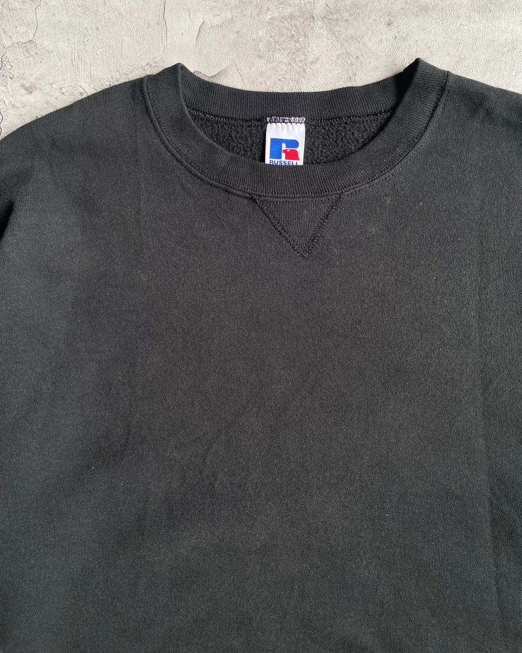 1990S RUSSELL FADED BLACK BLANK CREWNECK SWEATSHIRTS (L)