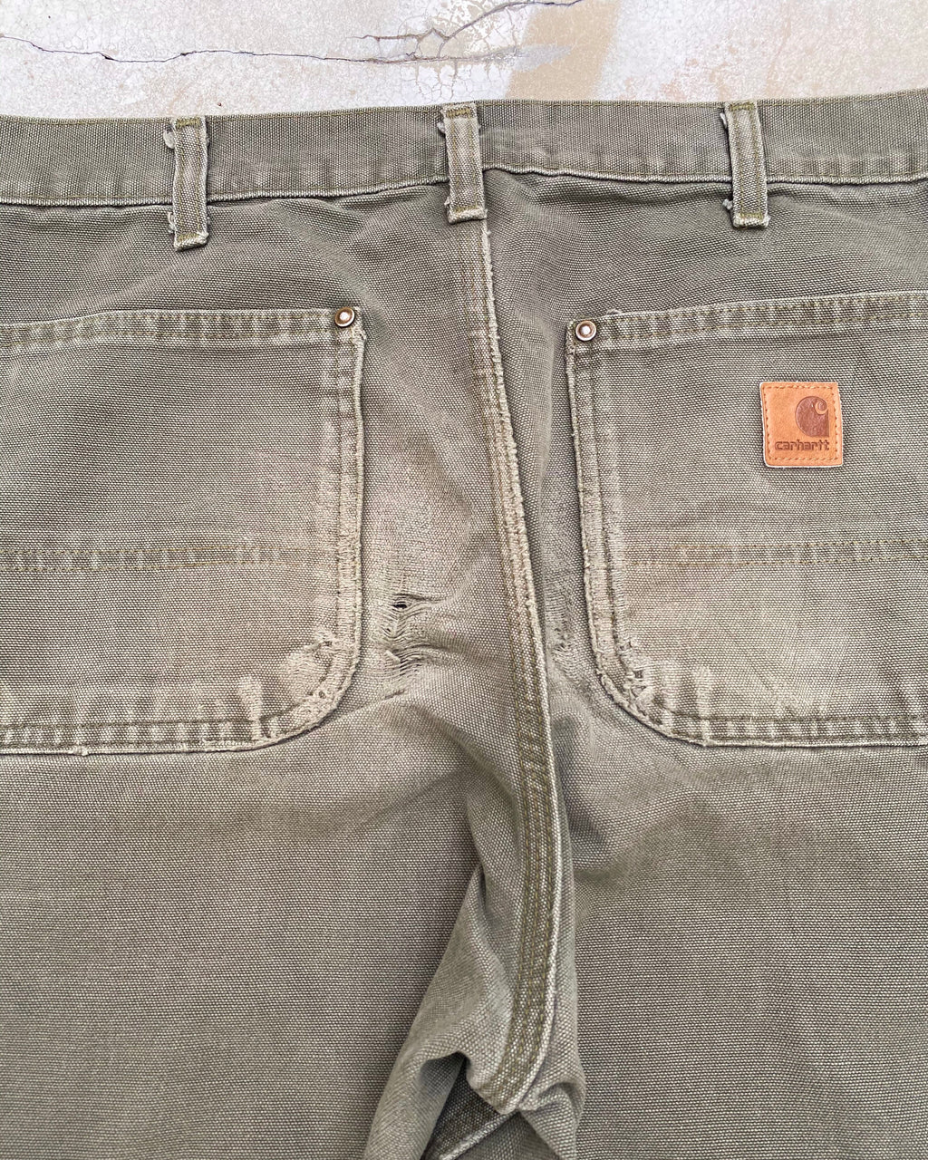 1990S SUN FADED OLIVE CARHARTT DOUBLE KNEE PANTS (33X34)