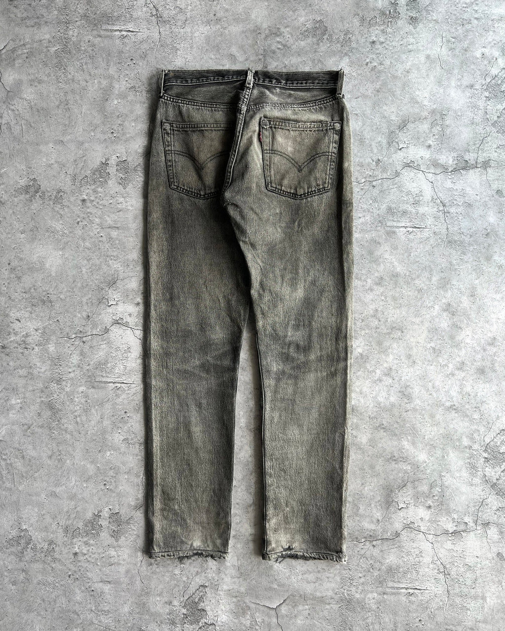 1990S FADED MUD BLACK LEVI'S 501 JEANS (31X32)