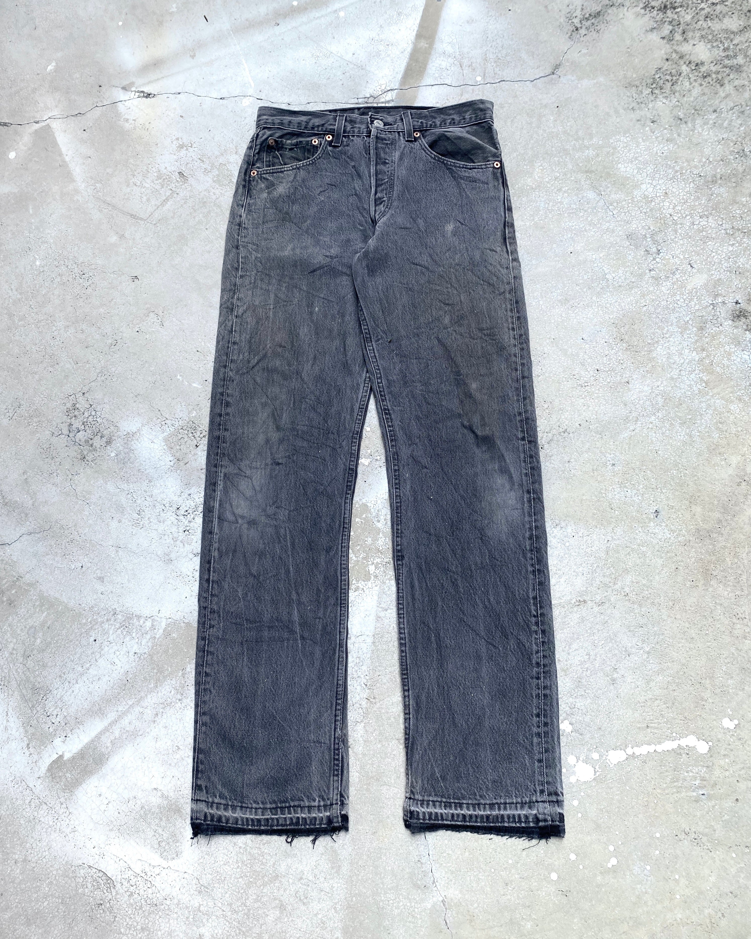 1990S FADED BLACK LEVI'S 501 RELEASED HEM JEANS (31X32)