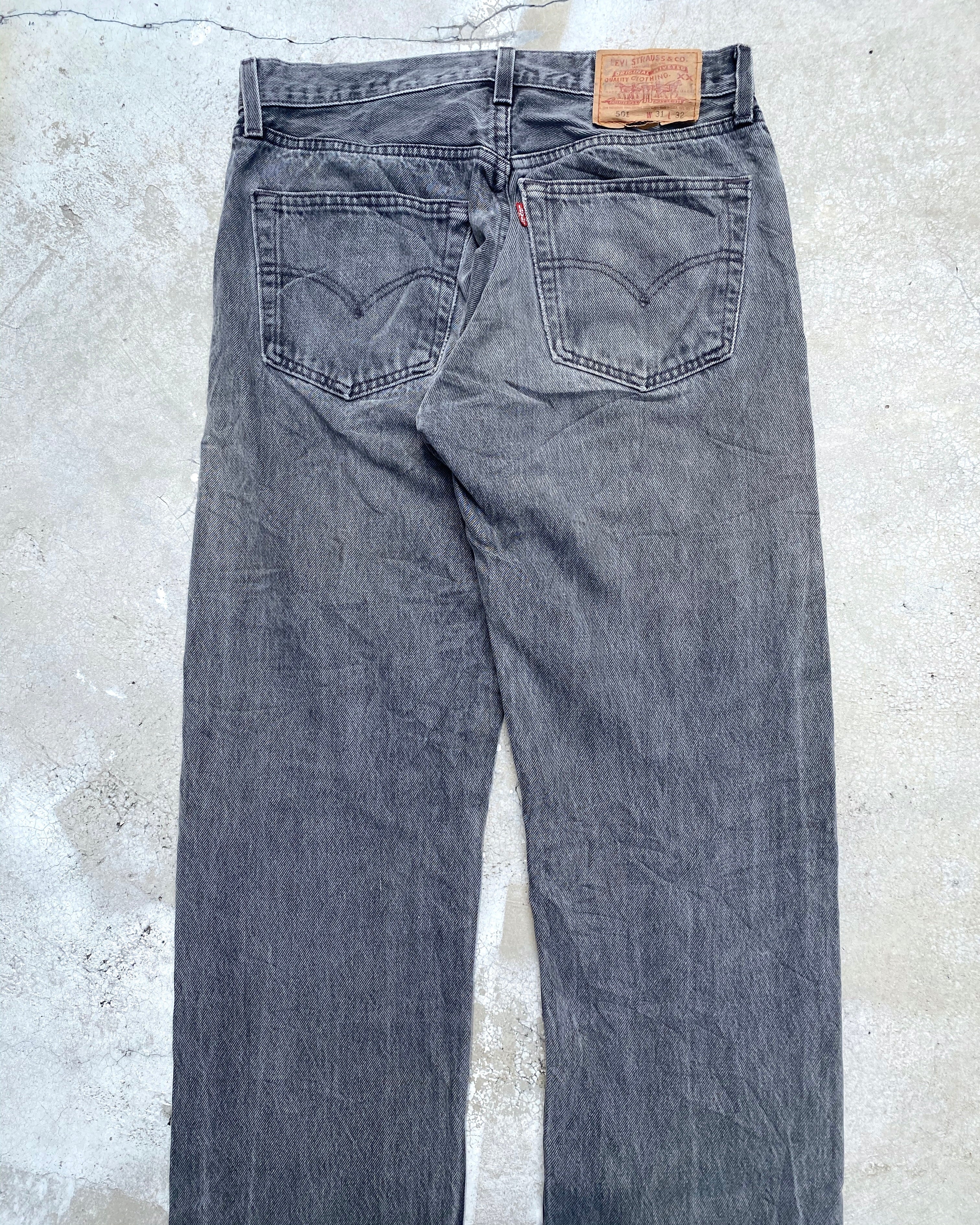 1990S FADED BLACK LEVI'S 501 RELEASED HEM JEANS (31X32)