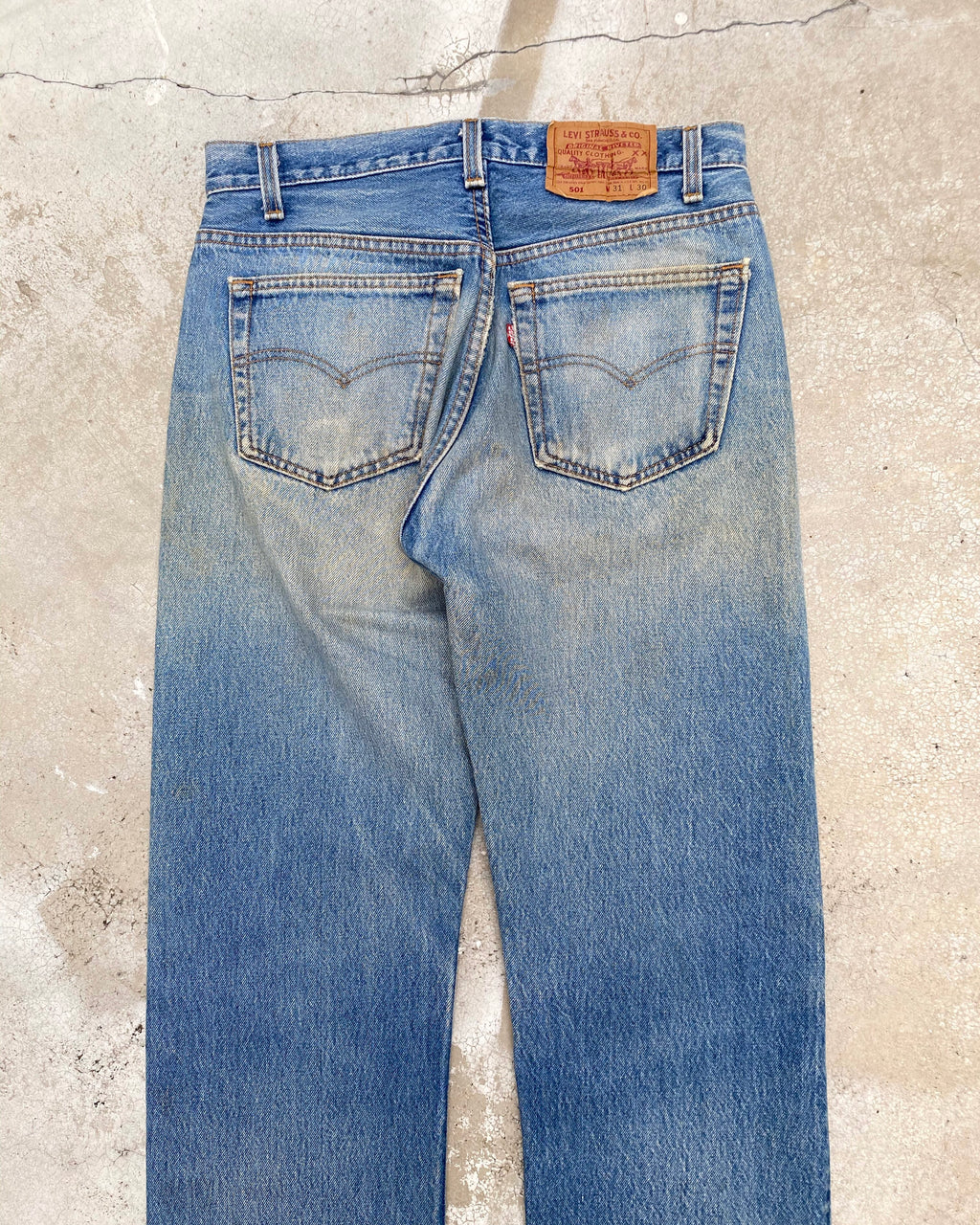 1980S FADED MUD WASHED LEVI'S 501 JEANS (31X30)