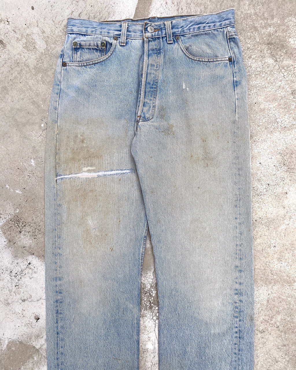 1980S MUD WASHED LEVI'S 501 REPAIRED JEANS (34X32)