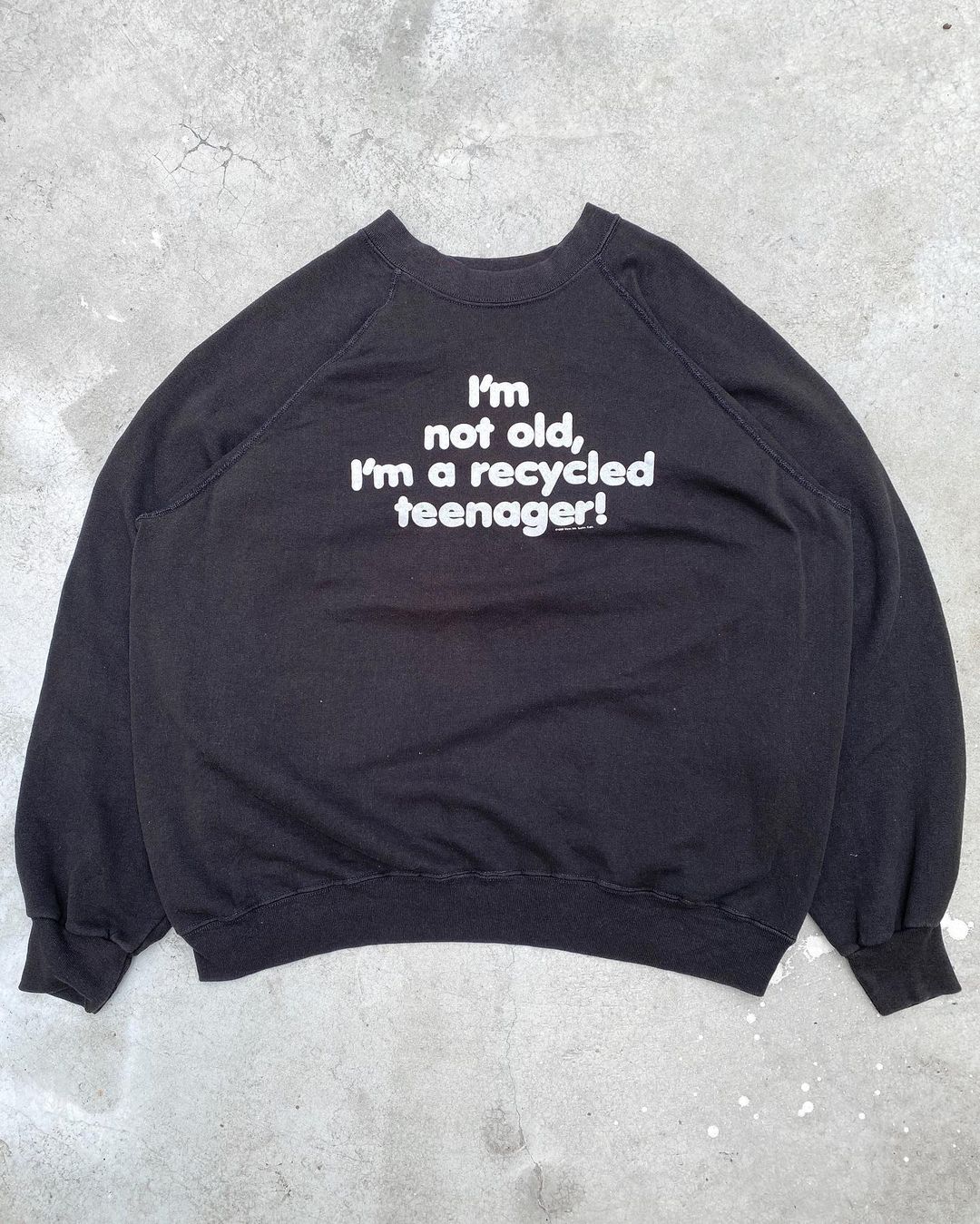 1988 ‘I’M NOT OLD, I’M A RECYCLED TEENAGER’ RAGLAN SWEATSHIRT (L)