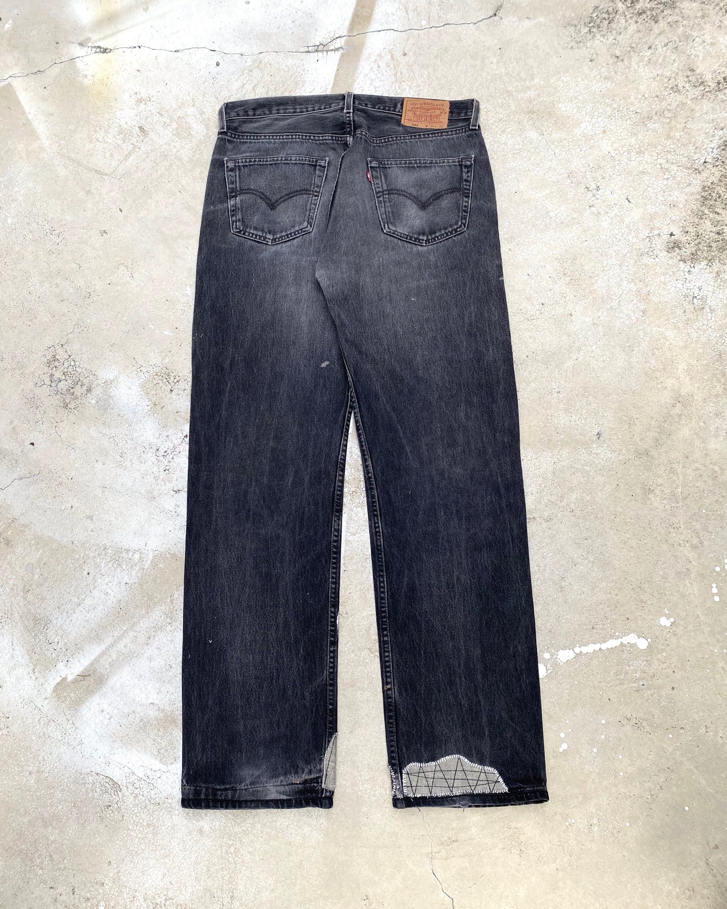 1990S FADED BLACK LEVI'S 501 PATCH JEANS (34X36)