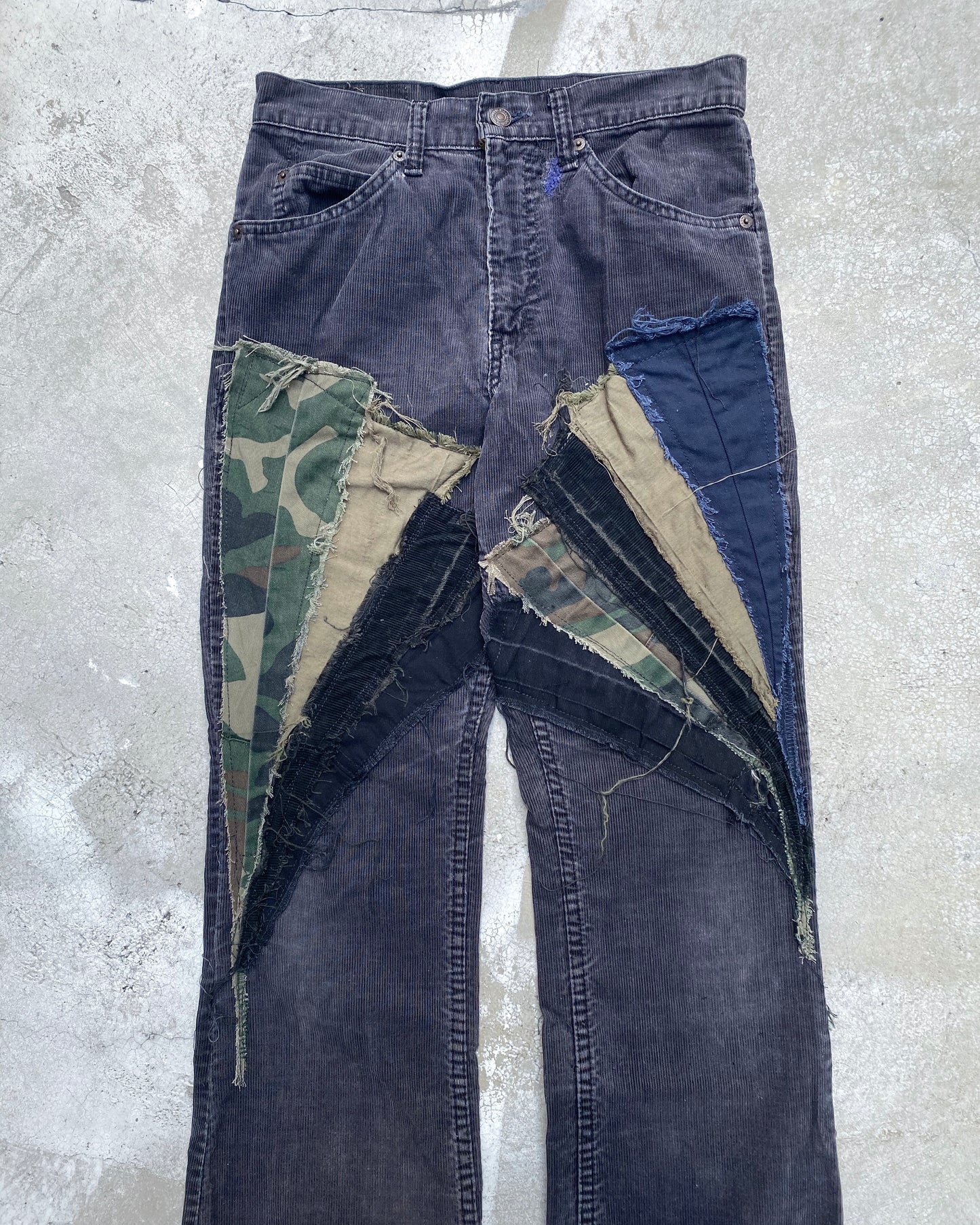 1970S CORDUROY PATCHED LEVI'S 517 FLARED JEANS (29X29)