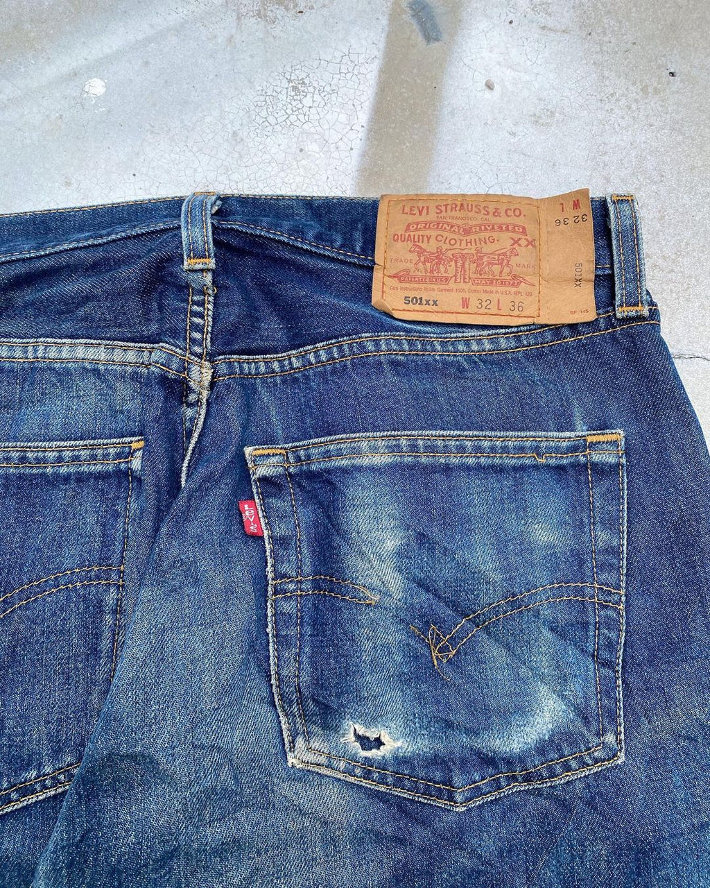 1990s Levi’s 501 Faded Indigo Jeans (32x36)