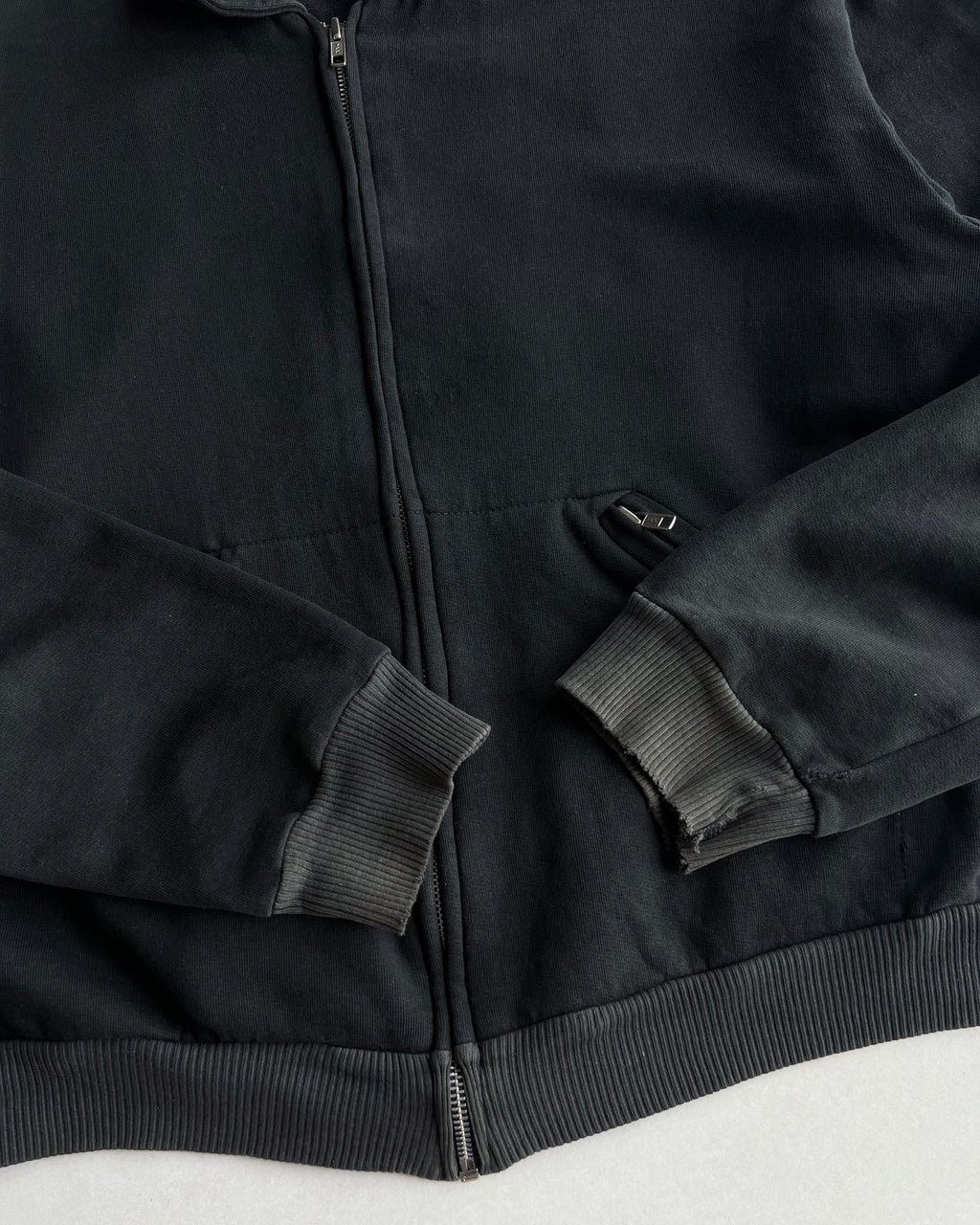 1990S FADED BLACK AGNES B. ZIP-UP SWEATS JACKET (L)