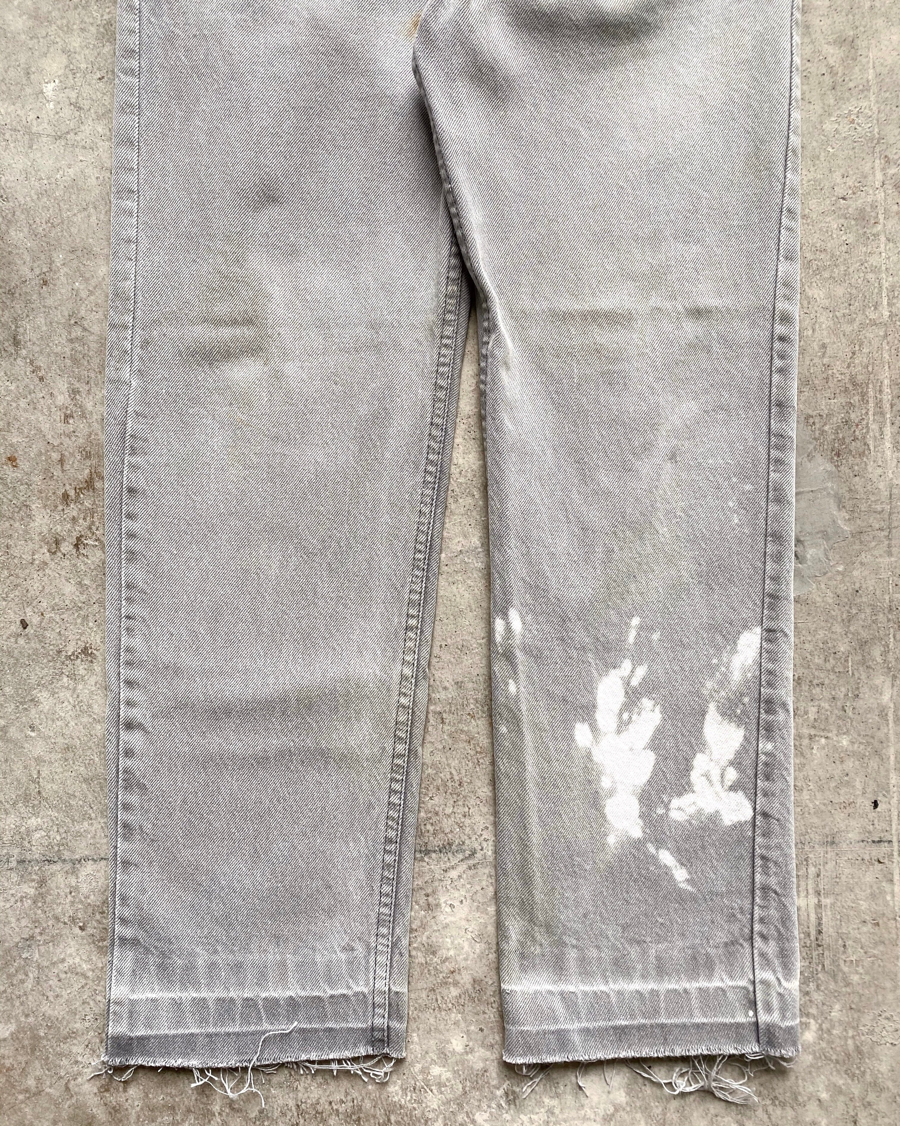1990S GREY PAINTED LEVI'S 501 RELEASE HEM JEANS (32X30)
