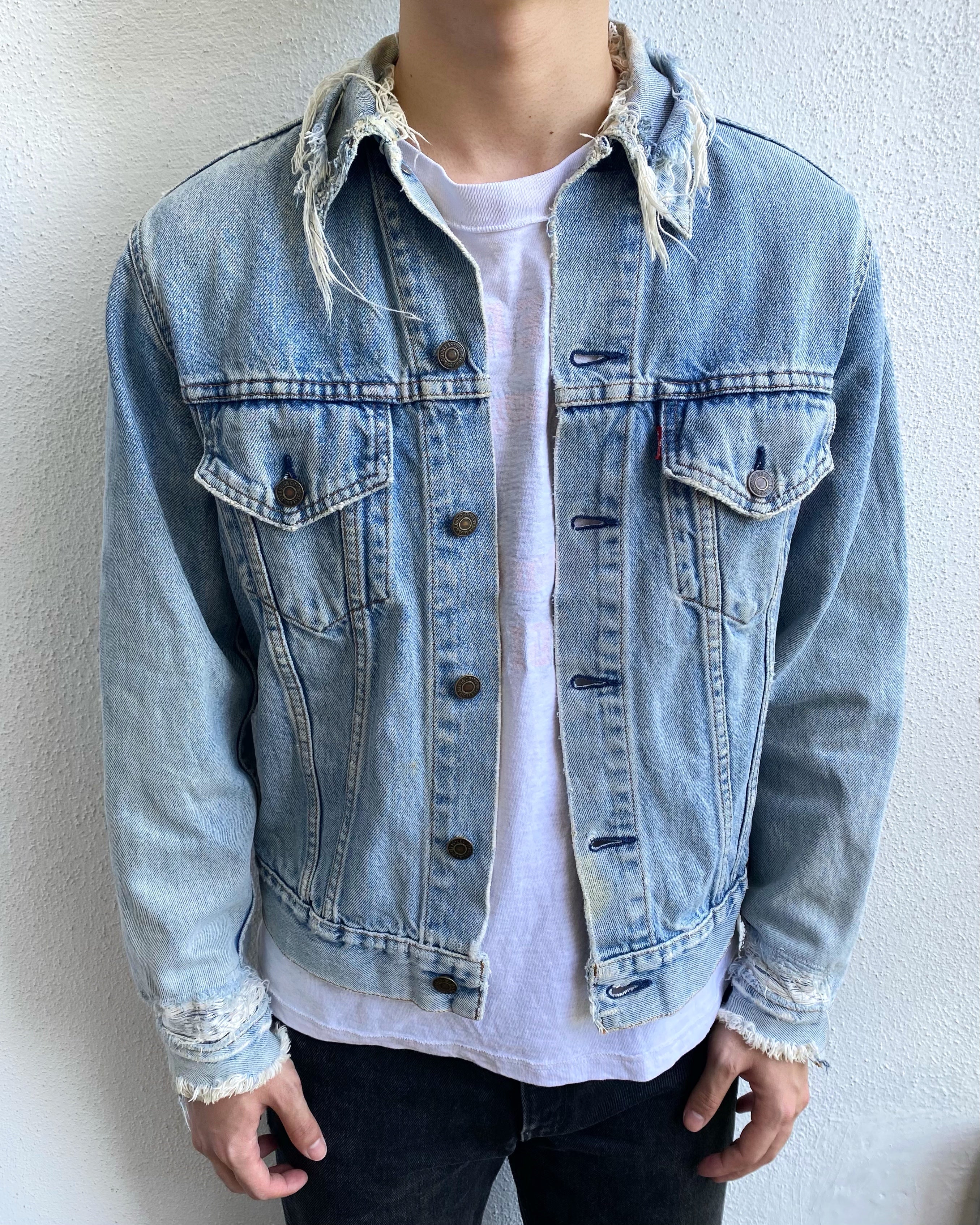1980S FADED LEVI'S TYPE III DISTRESSED TRUCKER JACKET (S/M)
