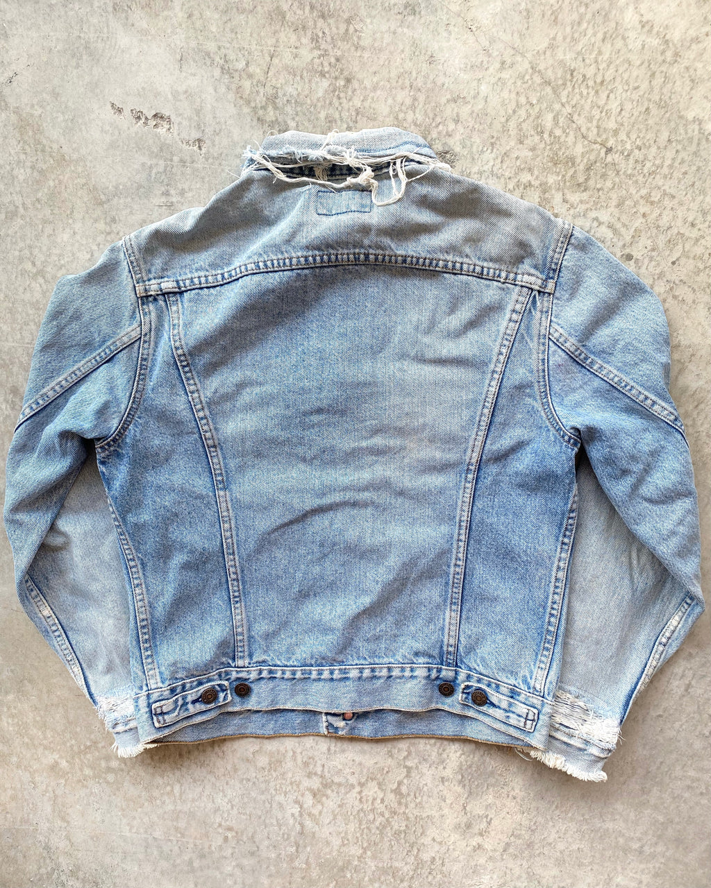 1980S FADED LEVI'S TYPE III DISTRESSED TRUCKER JACKET (S/M)