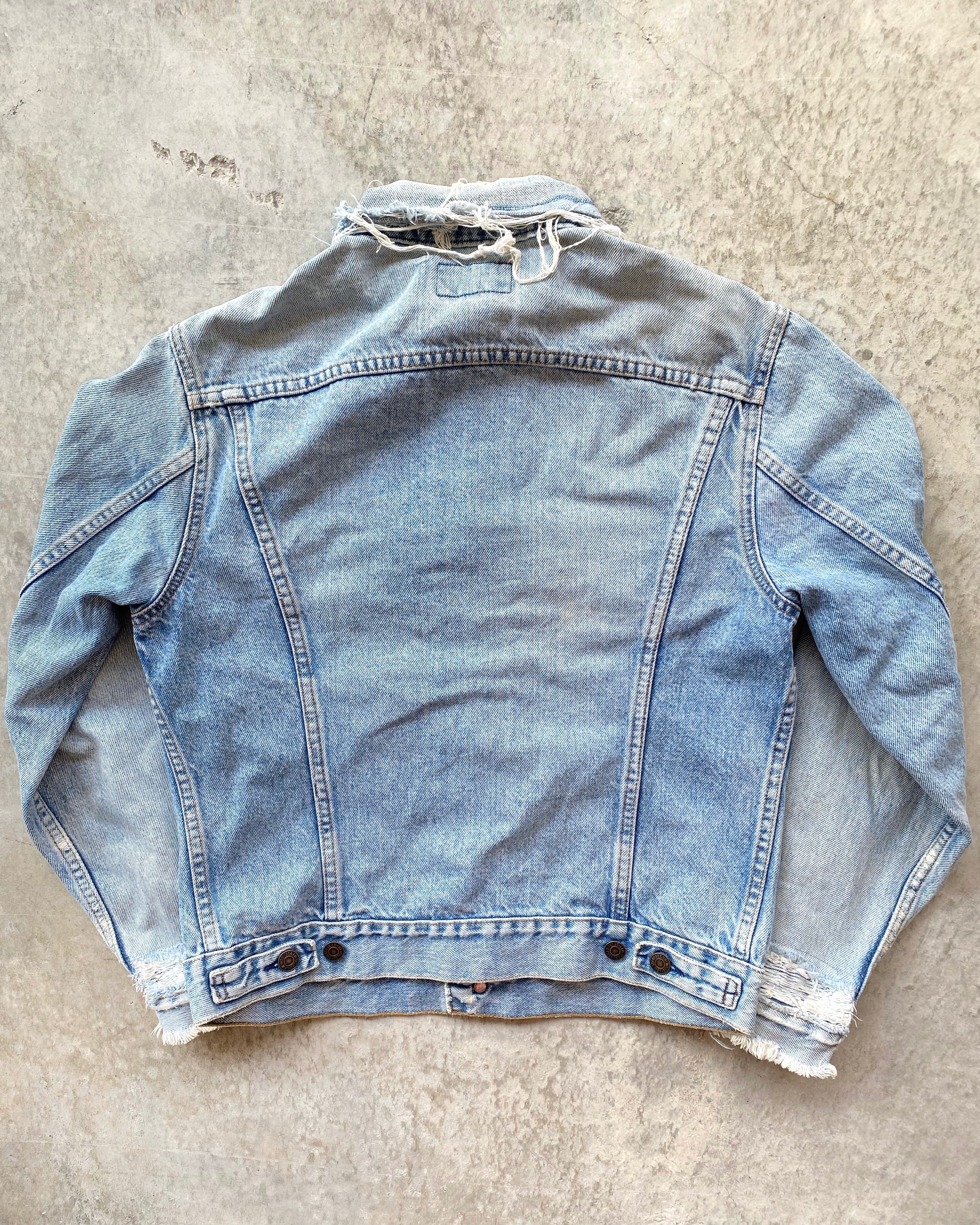 1980S FADED LEVI'S TYPE III DISTRESSED TRUCKER JACKET (S/M)