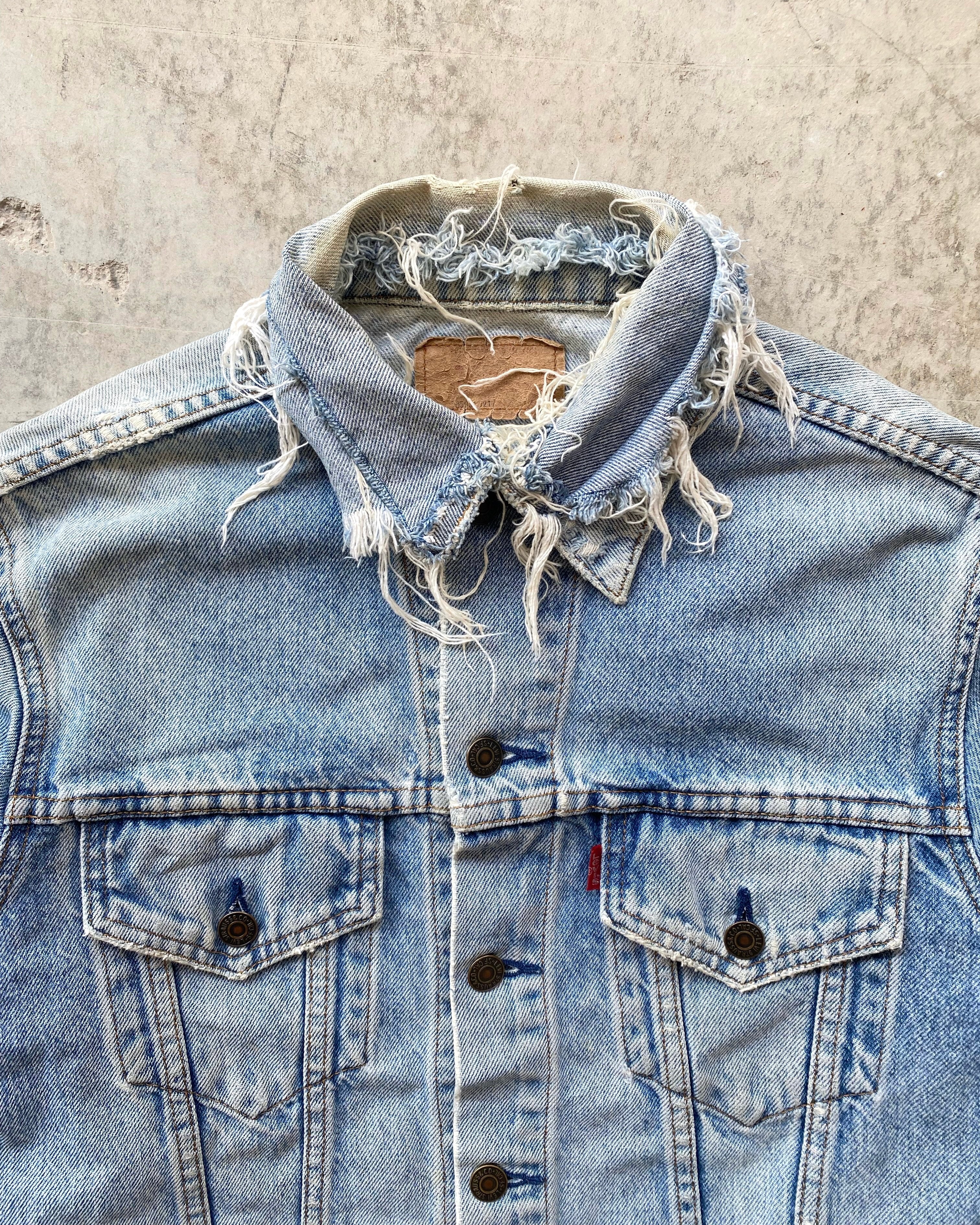 1980S FADED LEVI'S TYPE III DISTRESSED TRUCKER JACKET (S/M)