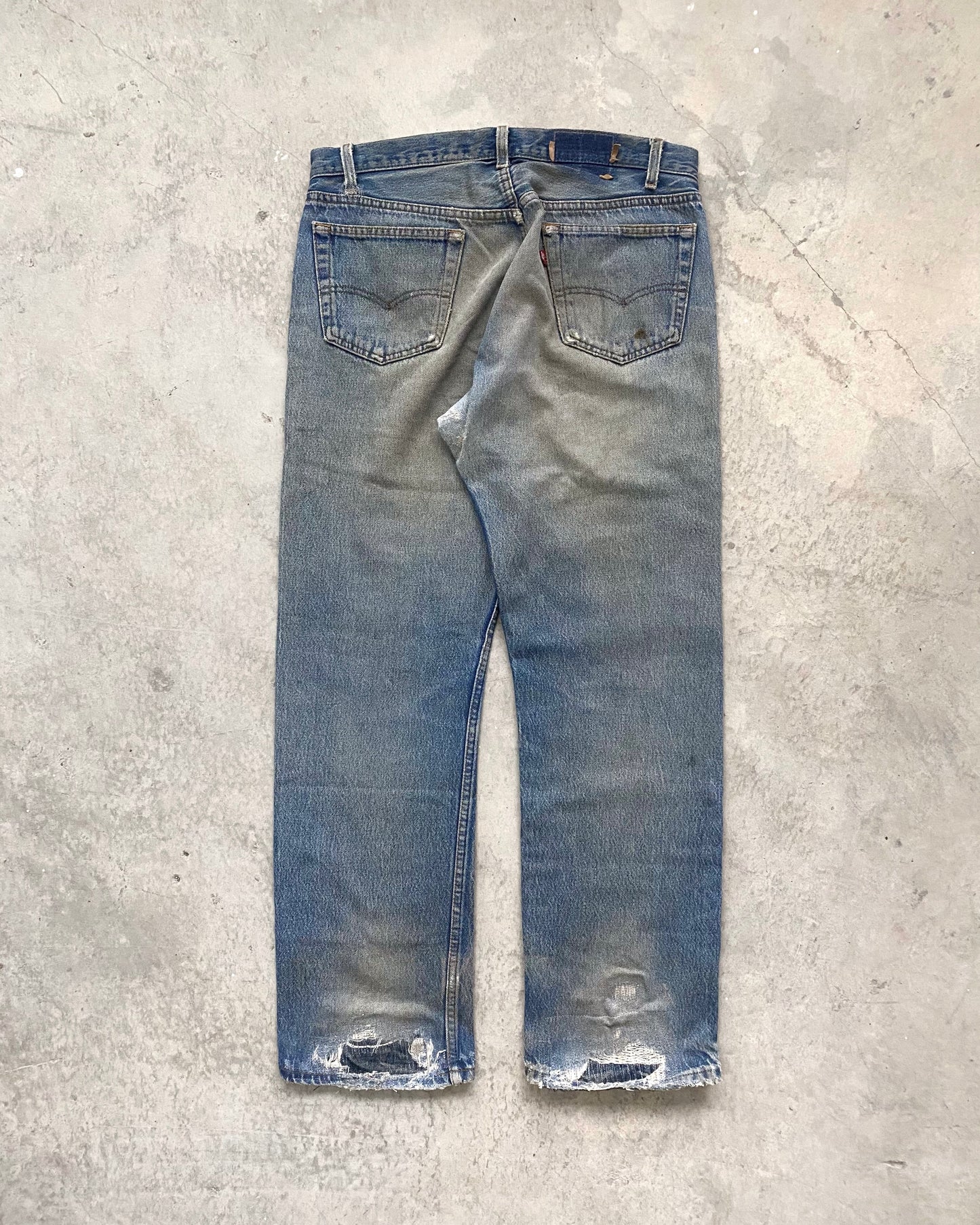 1980S MUD WASHED LEVI'S 501 REPAIRED JEANS (35X30)