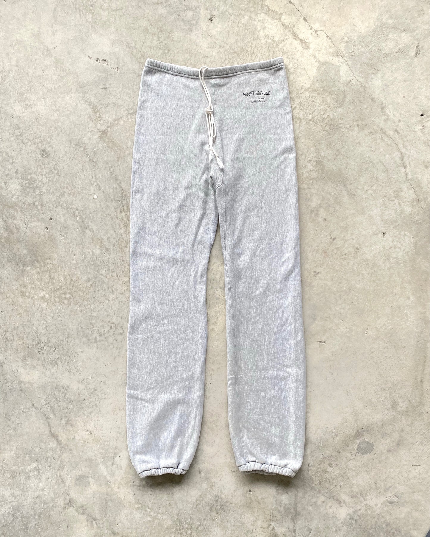 1980S 'MOUNT HOLYOKE COLLEGE' CHAMPION REVERSE WEAVE SWEATPANTS (26-32)