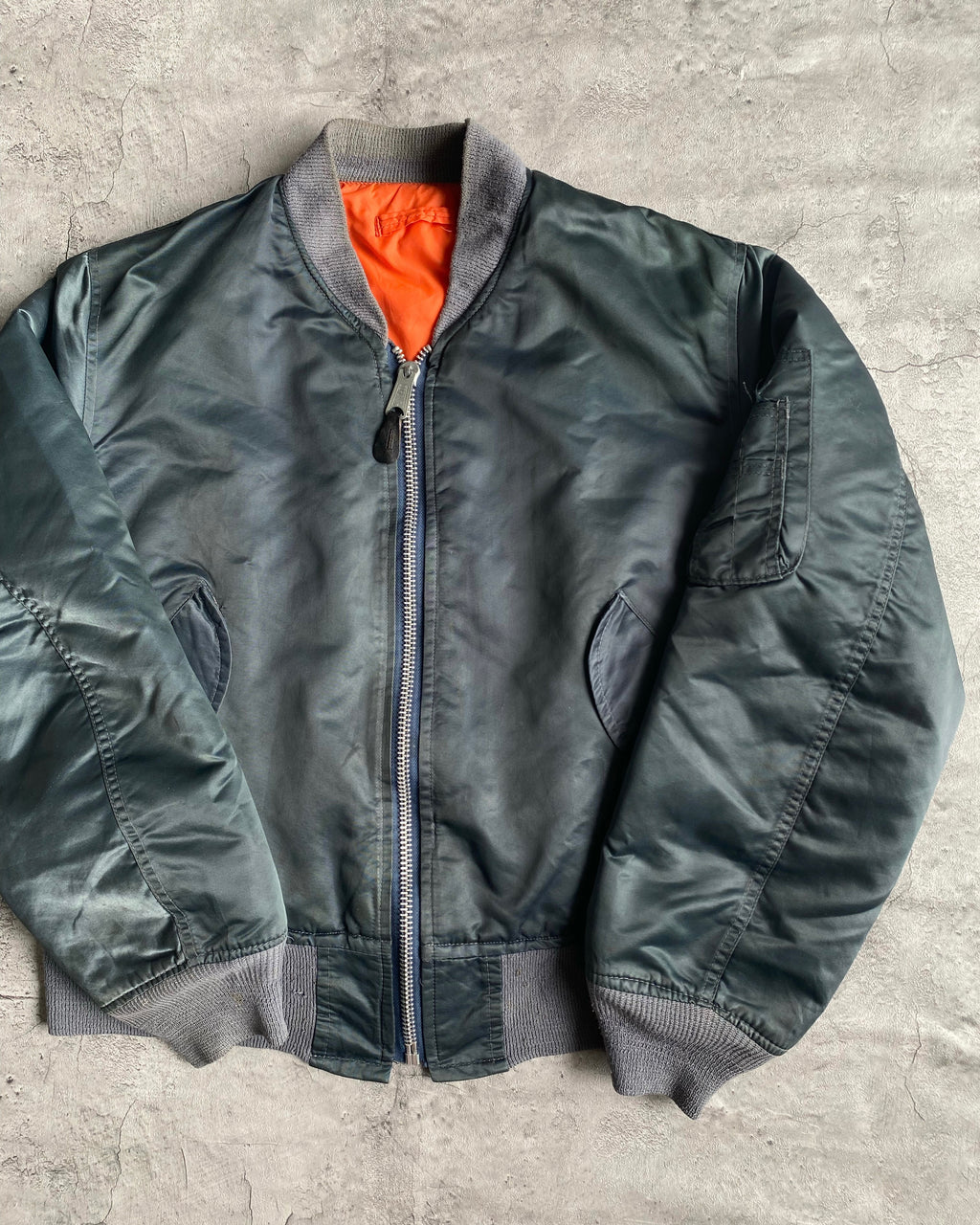 1980S TWO TONE MA-1 USAF BOMBER JACKET (L/XL)