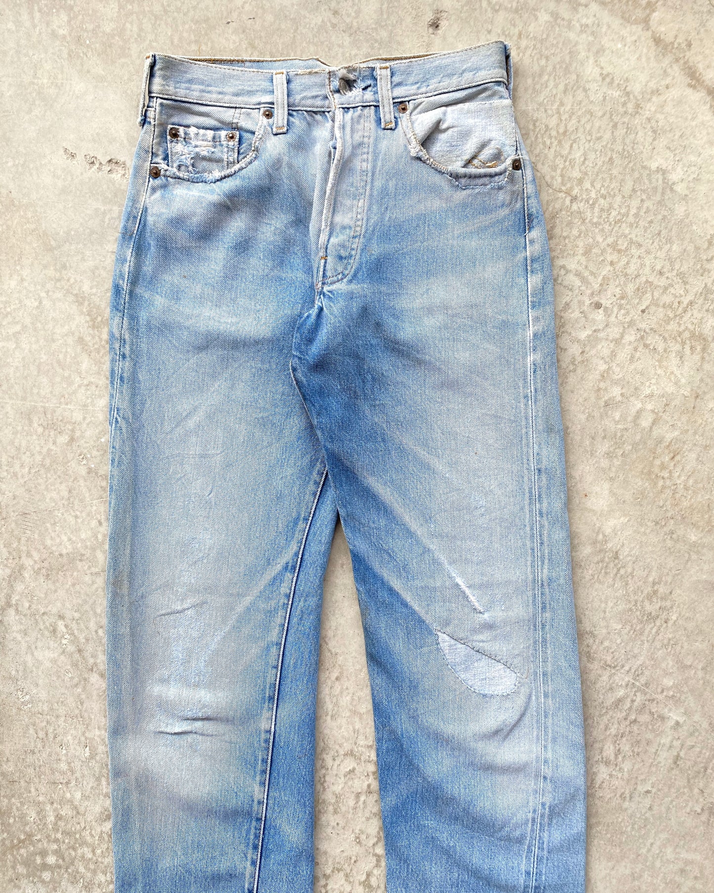 1980S FADED BLUE LEVI'S 501 REDLINE SELVEDGE REPAIRED JEANS (27X32)