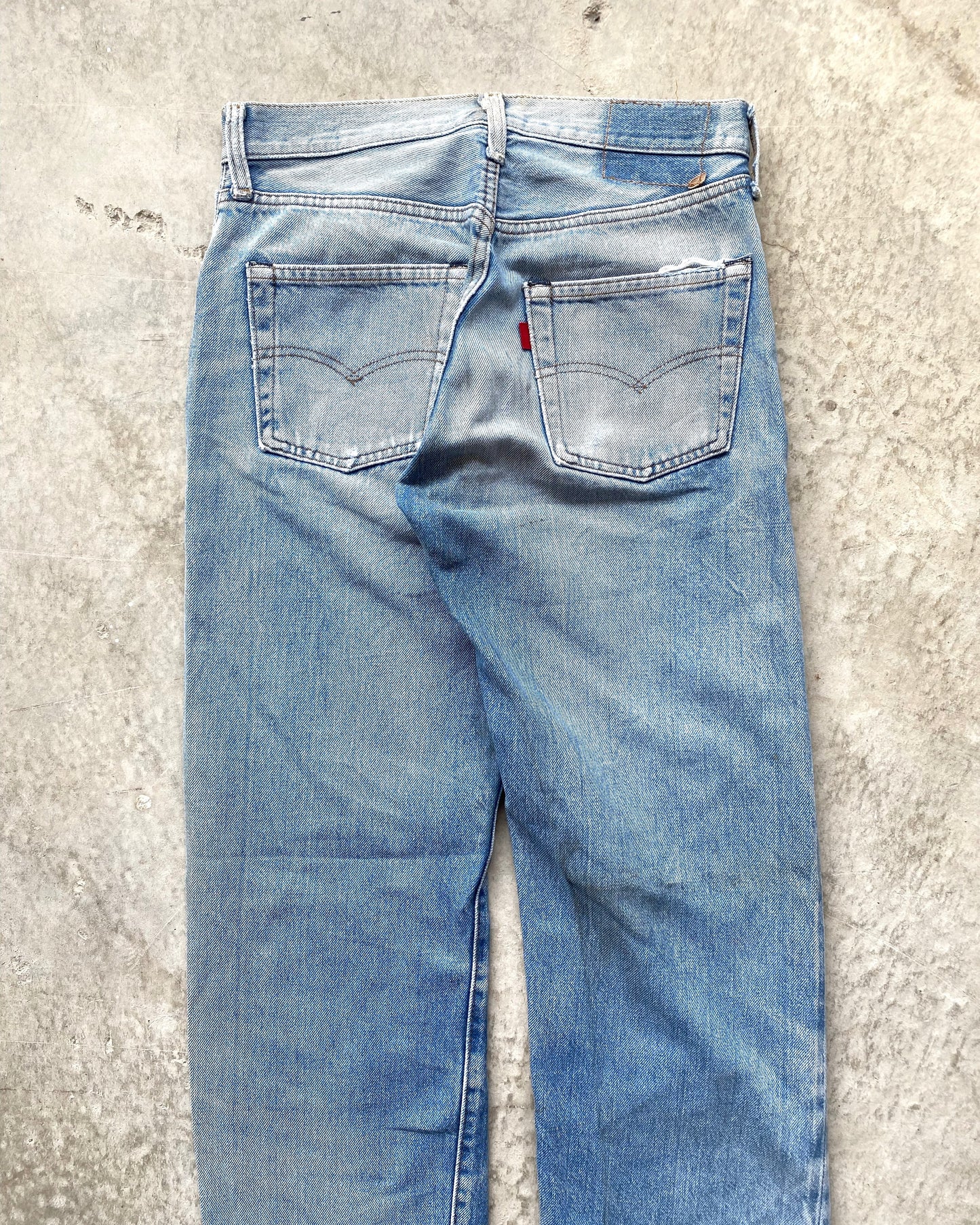 1980S FADED BLUE LEVI'S 501 REDLINE SELVEDGE REPAIRED JEANS (27X32)