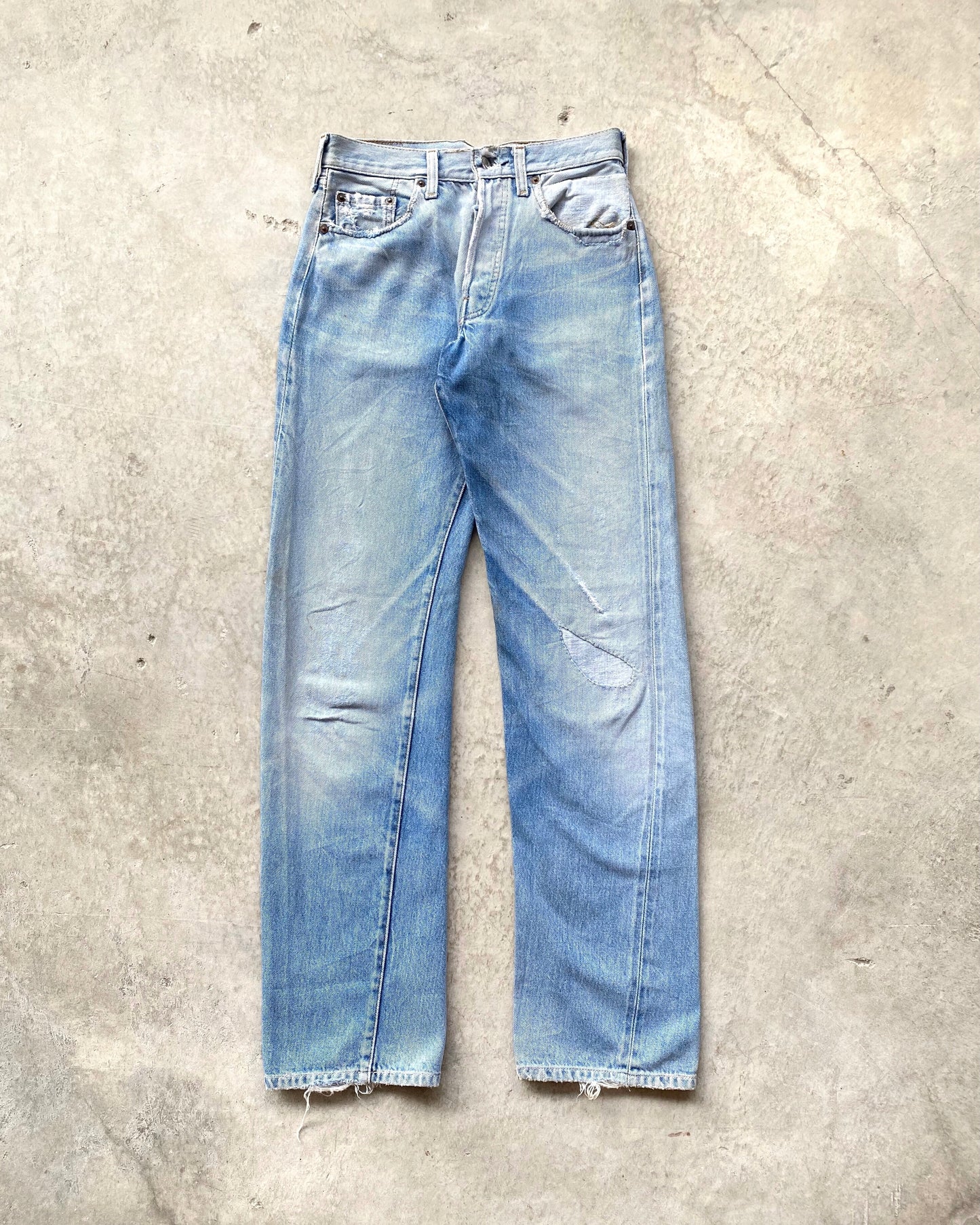 1980S FADED BLUE LEVI'S 501 REDLINE SELVEDGE REPAIRED JEANS (27X32)