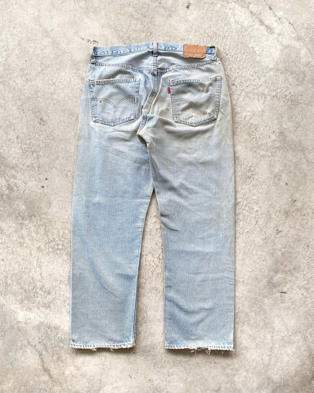 1970S LIGHT WASHED LEVI'S 501 REDLINE SELVEDGE REPAIRED JEANS (36X31)