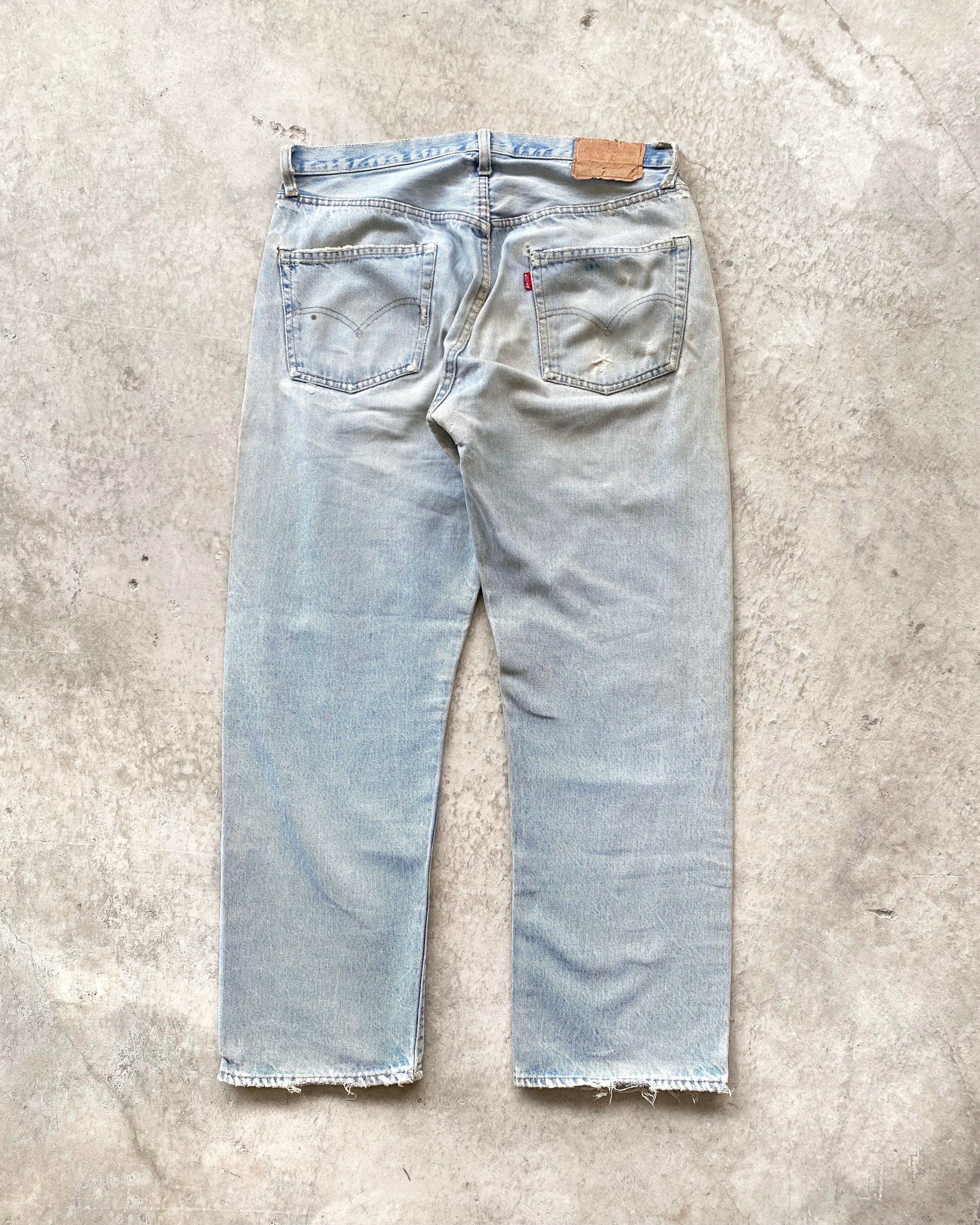 1970S LIGHT WASHED LEVI'S 501 REDLINE SELVEDGE REPAIRED JEANS (36X31)