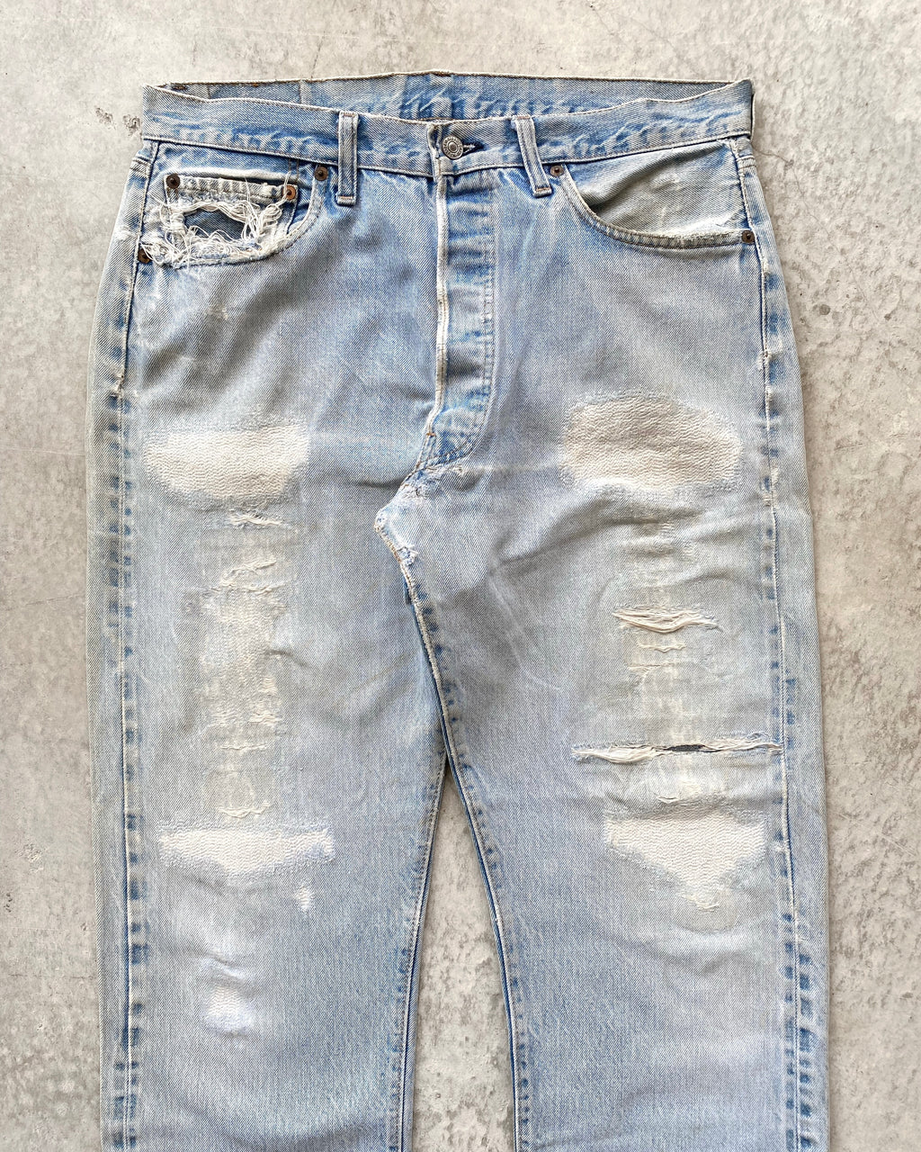 1970S LIGHT WASHED LEVI'S 501 REDLINE SELVEDGE REPAIRED JEANS (36X31)
