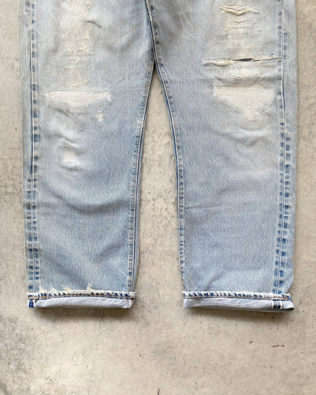1970S LIGHT WASHED LEVI'S 501 REDLINE SELVEDGE REPAIRED JEANS (36X31)